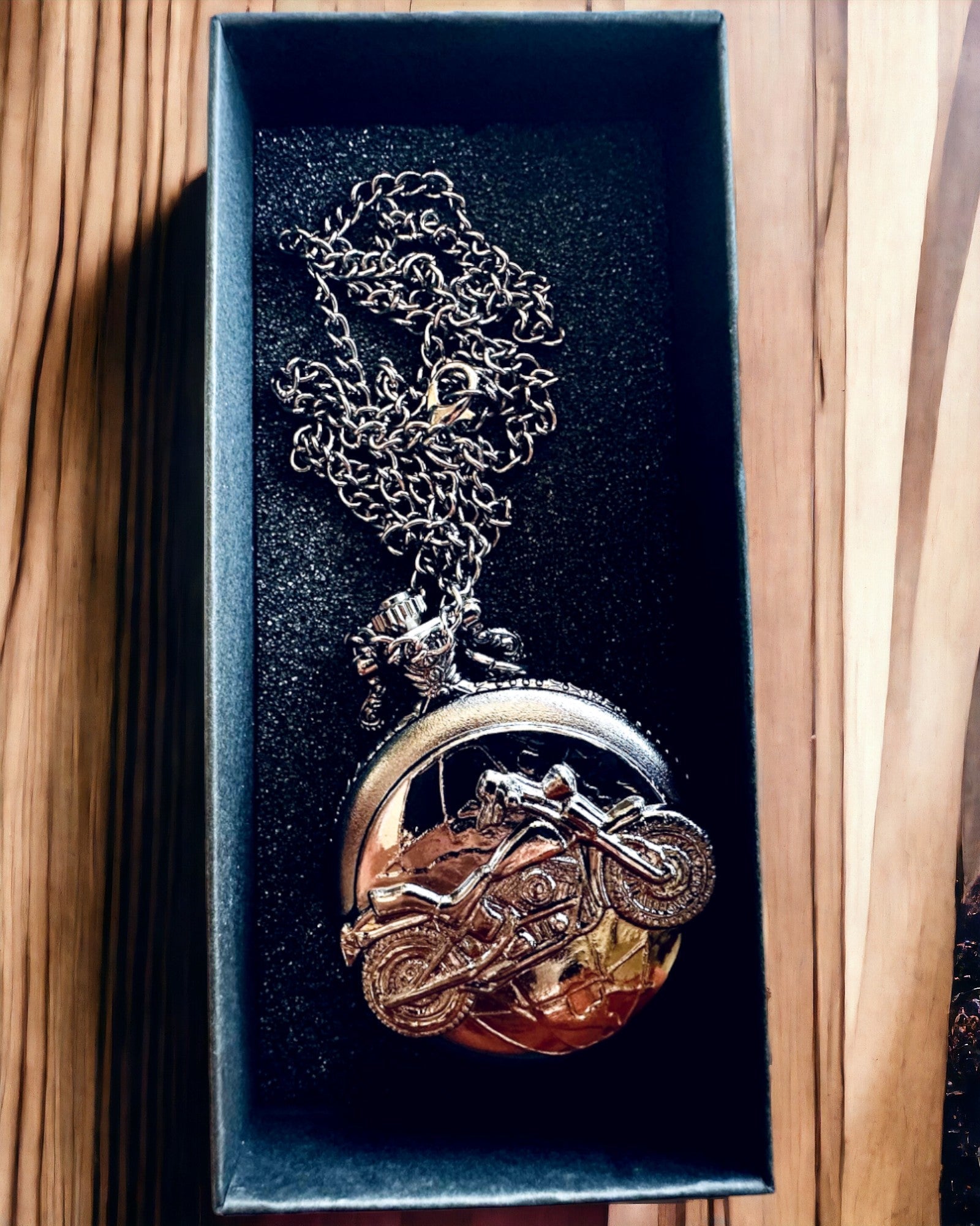 Elegante Relógio de Bolso Paixão Motociclística, possibilidade de personalização com gravação