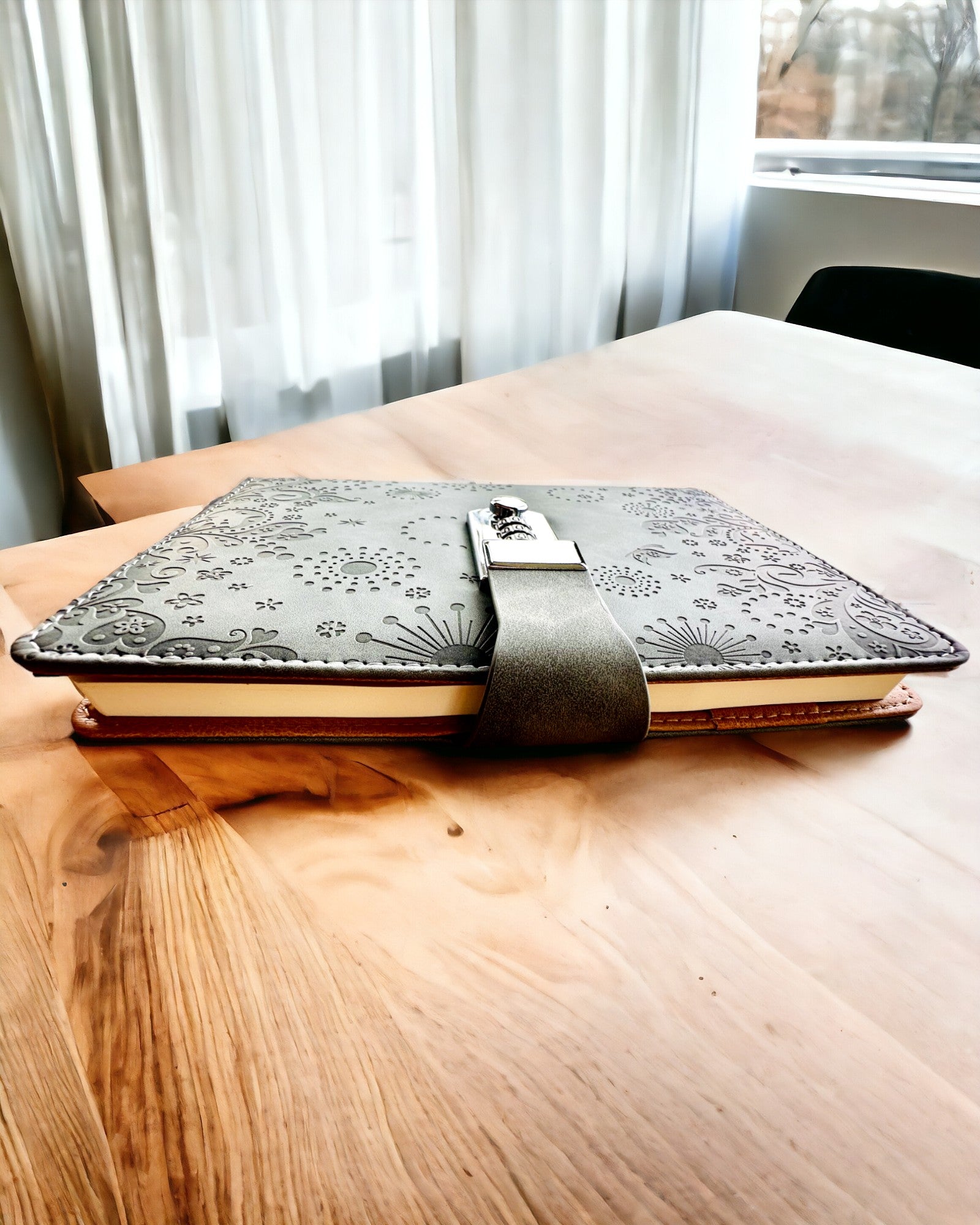 Caderno Exclusivo, pele PU, A5 com Fecho de Combinação - "Secret Journal", personalização com gravação