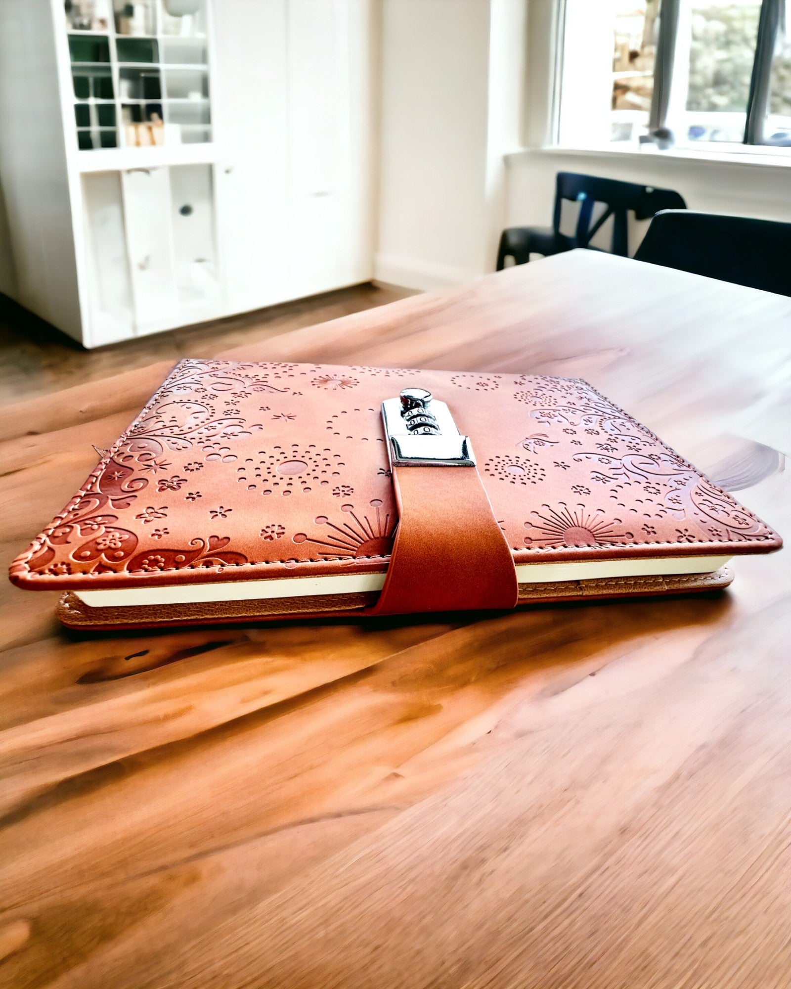 Caderno Exclusivo, pele PU, A5 com Fecho de Combinação - "Secret Journal", personalização com gravação