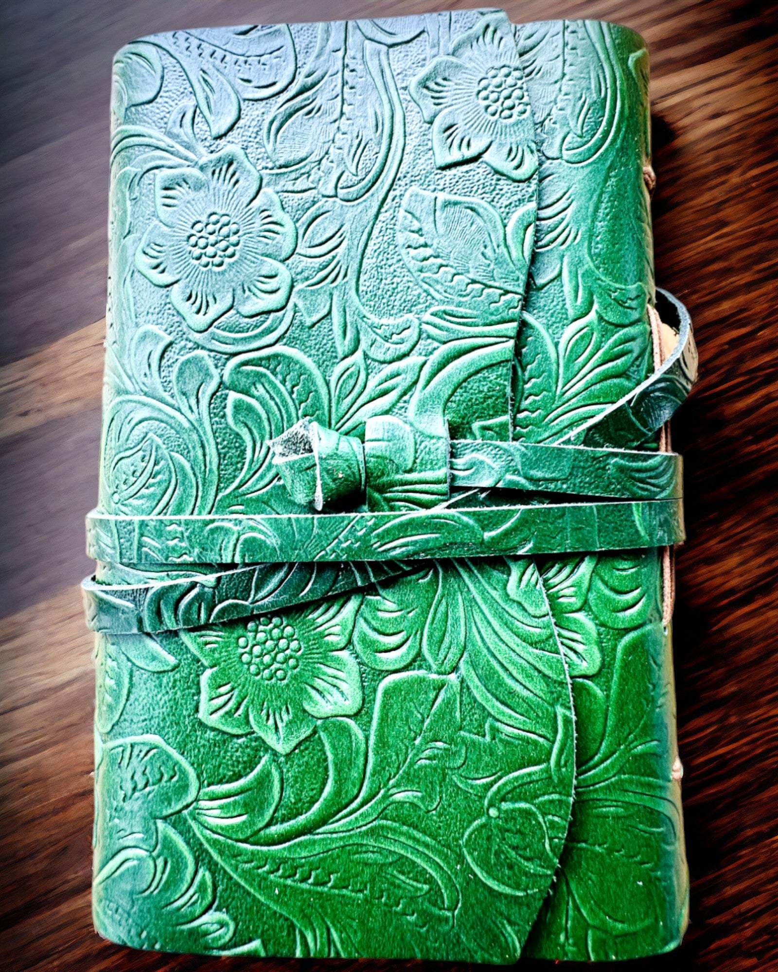 Notatnik Premium em Couro "Elegância da Natureza" - 200 páginas, 120g, caderno, bloco de desenho, 2 cores à escolha, personalização com gravação