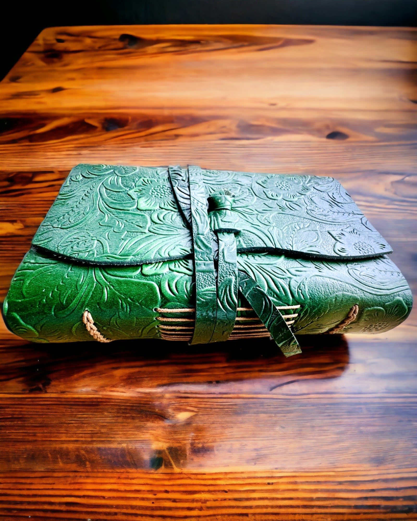 Notatnik Premium em Couro "Elegância da Natureza" - 200 páginas, 120g, caderno, bloco de desenho, 2 cores à escolha, personalização com gravação