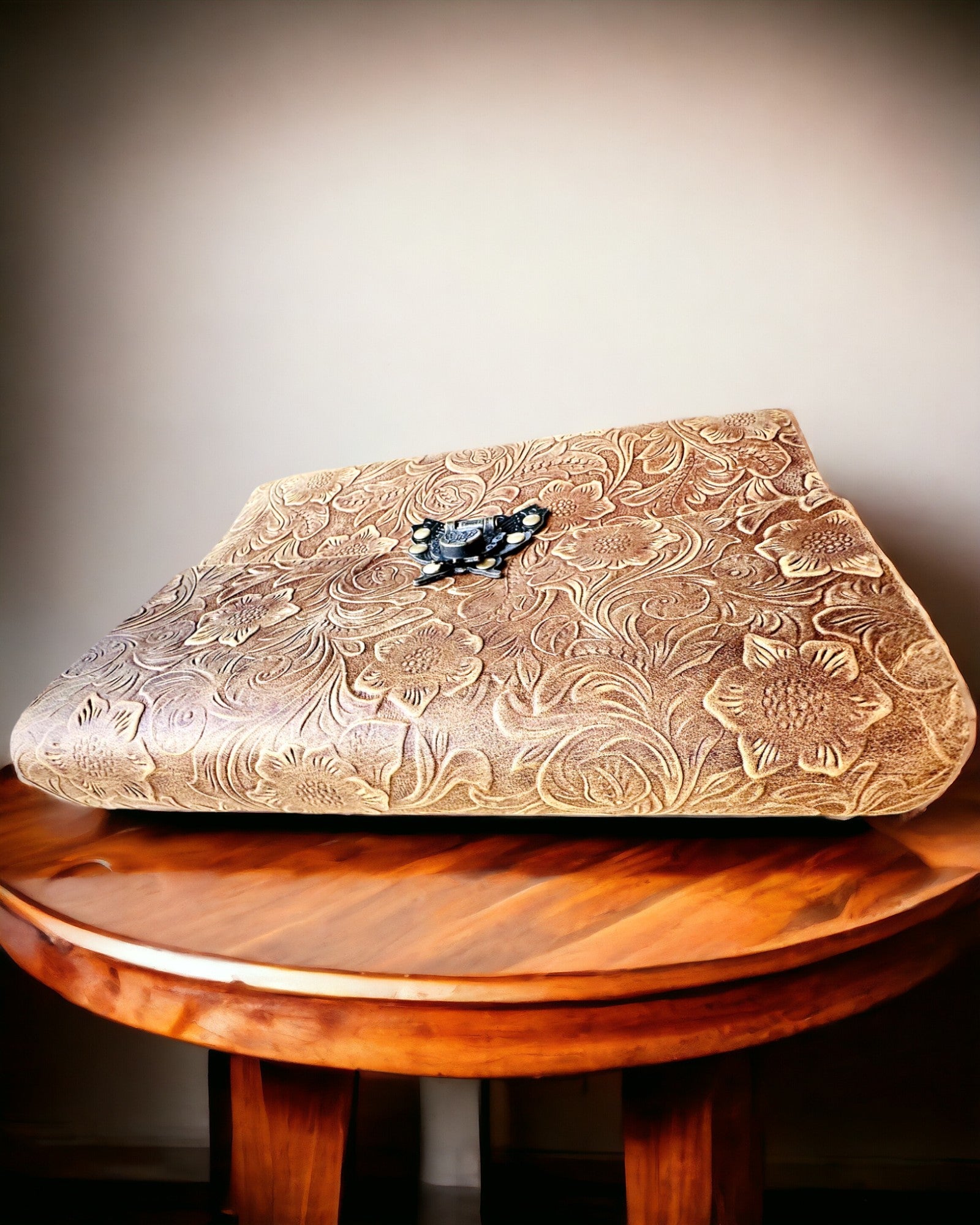 Caderno Retro de Luxo com Capa de Couro - "Vintage Elegance", 480 páginas, possibilidade de personalização com gravação