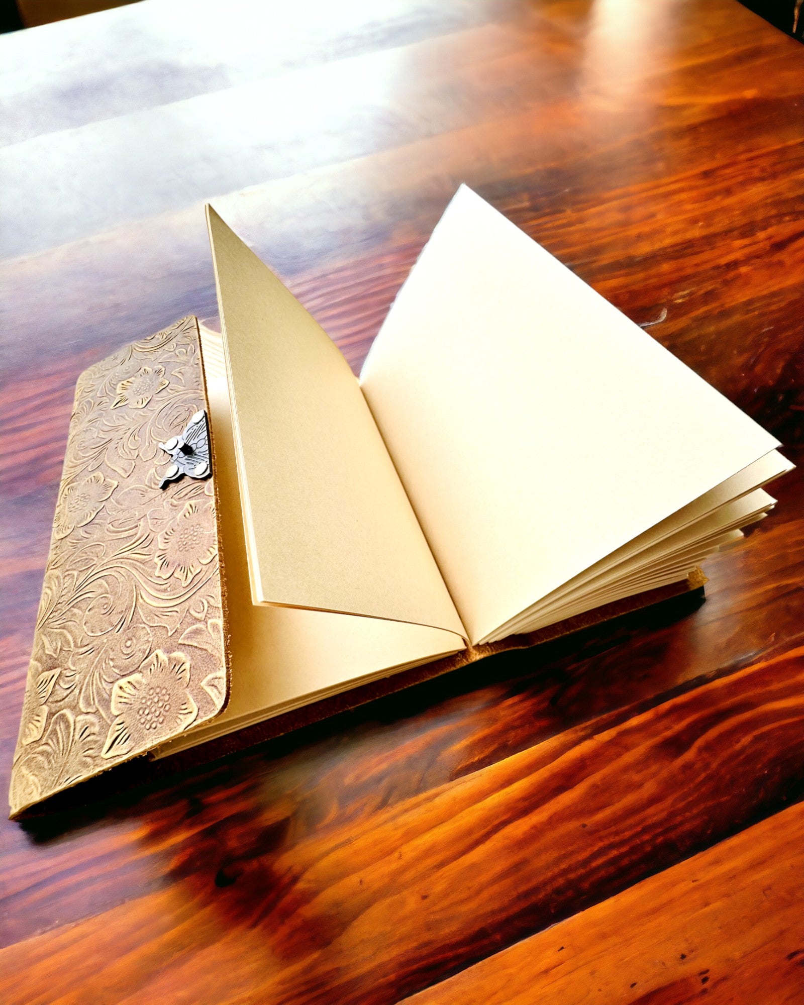 Caderno Retro de Luxo com Capa de Couro - "Vintage Elegance", 480 páginas, possibilidade de personalização com gravação