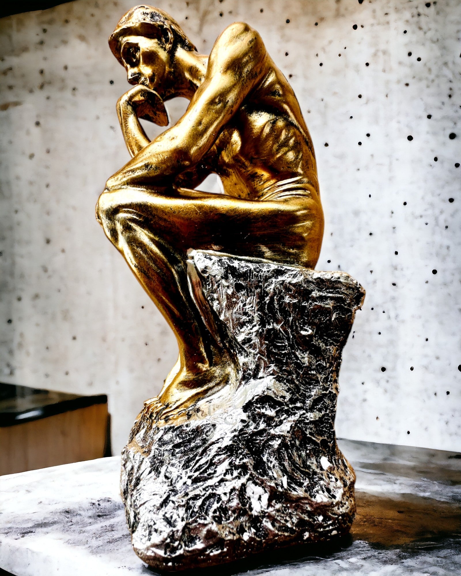 Złoty Myśliciel - Estatueta de resina, personalização com gravação