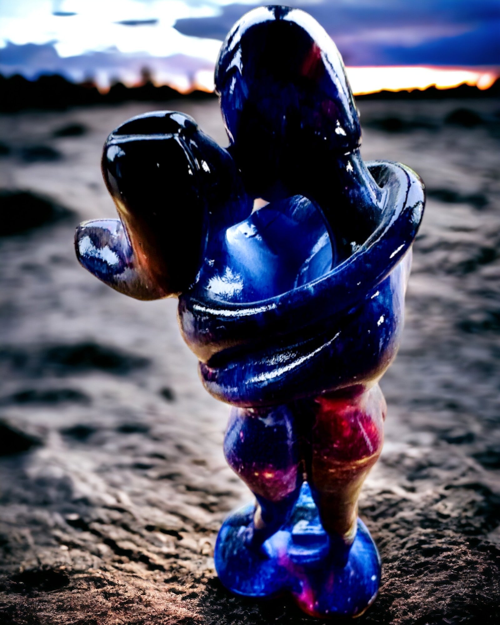 Abraço Cósmico - Estatueta de Resina com Opção de Gravação