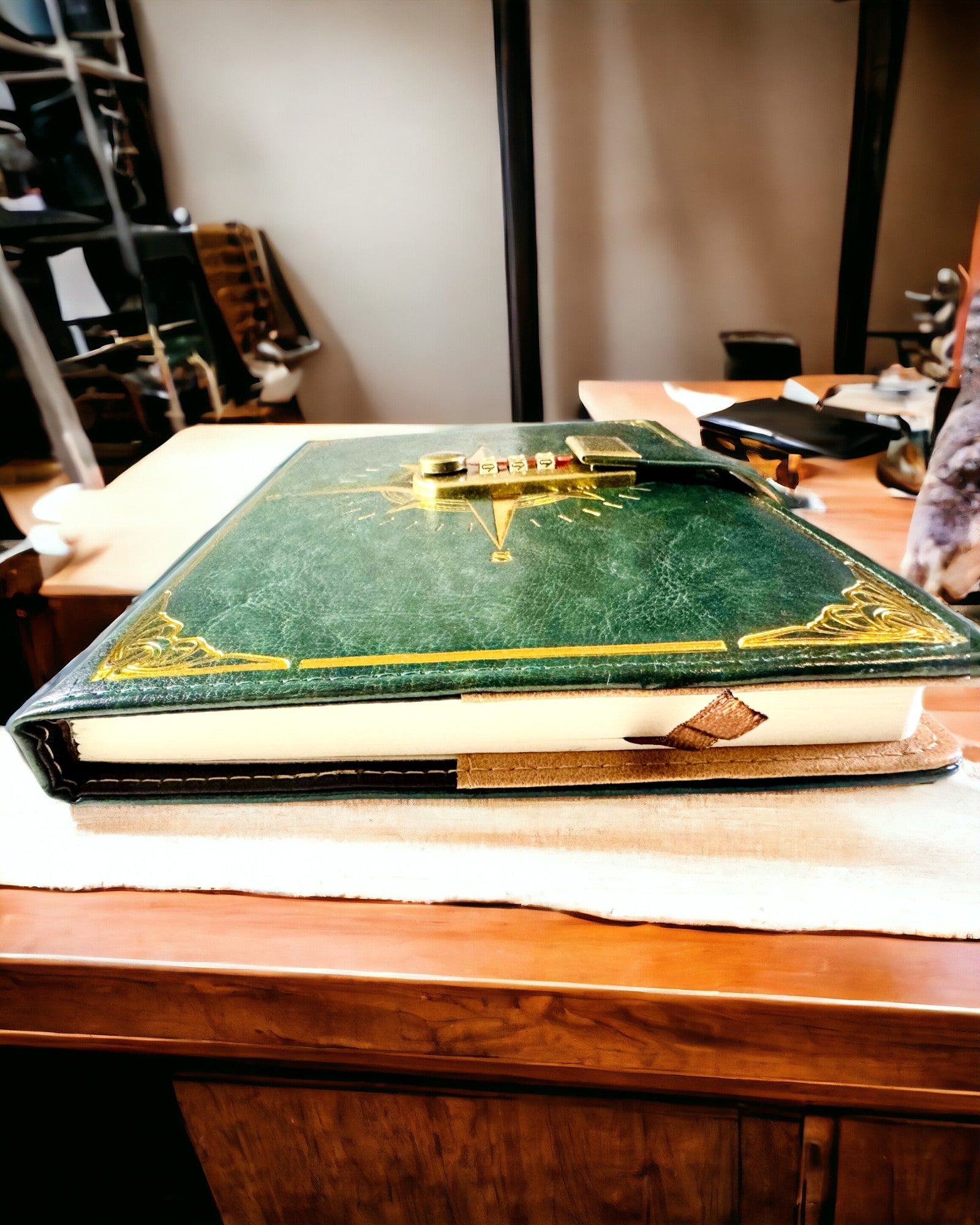 Notatnik Premium com Fecho de Código A5 - Estilo Vintage com Bússola, Design Japonês, Artigos de Papelaria para Estudantes e Negócios. Personalização com gravação