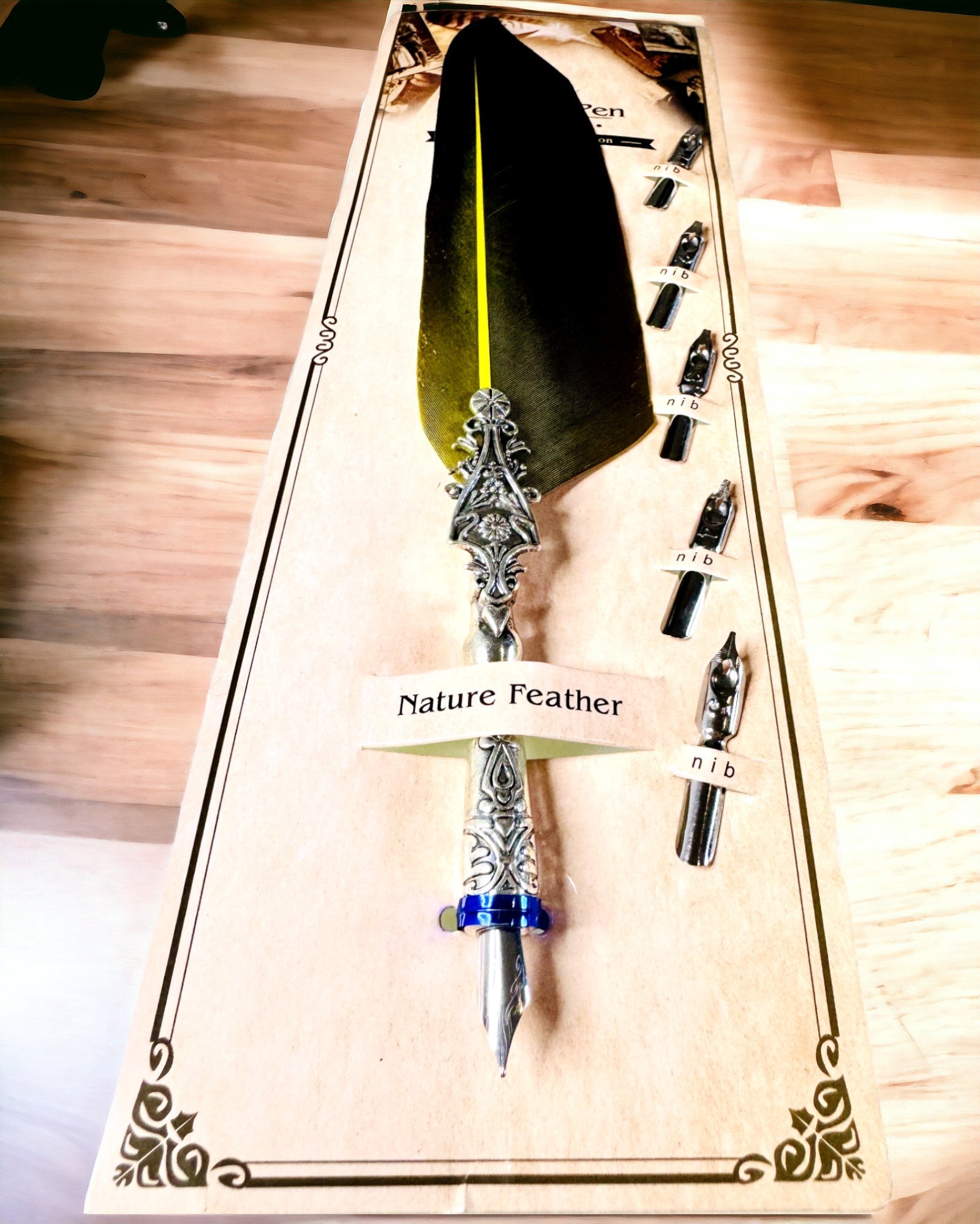 Caneta de Caligrafia Vintage com Pena de Ganso Natural – Presente Ideal para o Dia da Mãe ou do Professor. Gravura