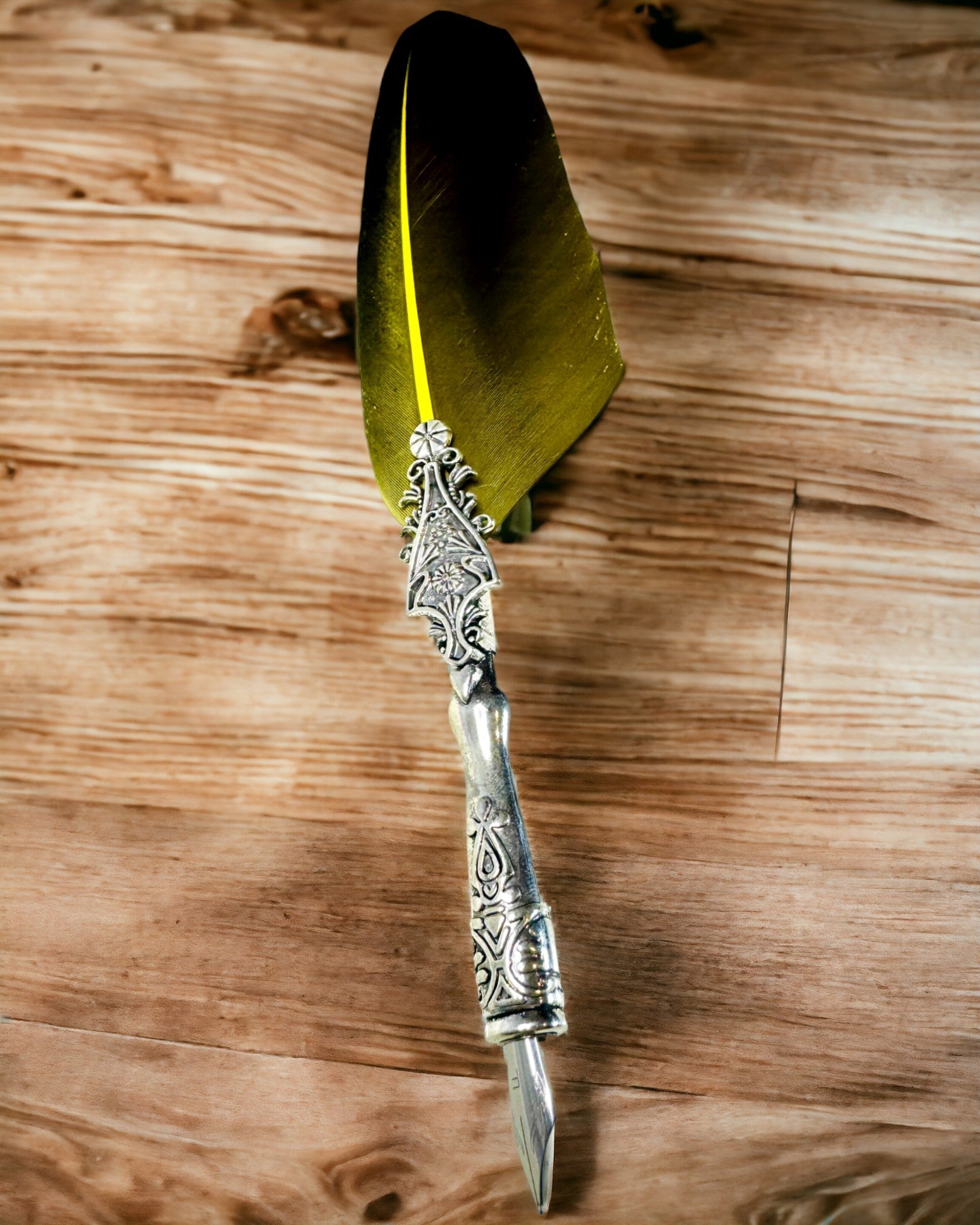 Caneta de Caligrafia Vintage com Pena de Ganso Natural – Presente Ideal para o Dia da Mãe ou do Professor. Gravura