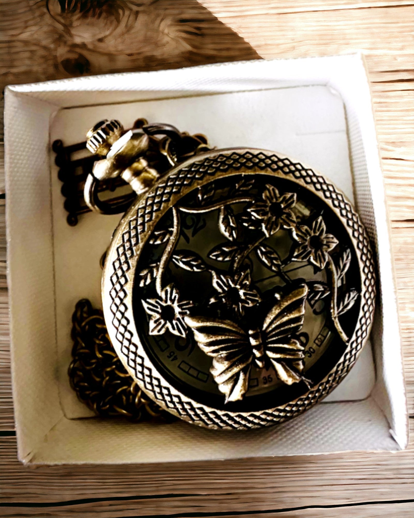 Relógio de Bolso "Elegância Borboleta" com possibilidade de personalização por gravação