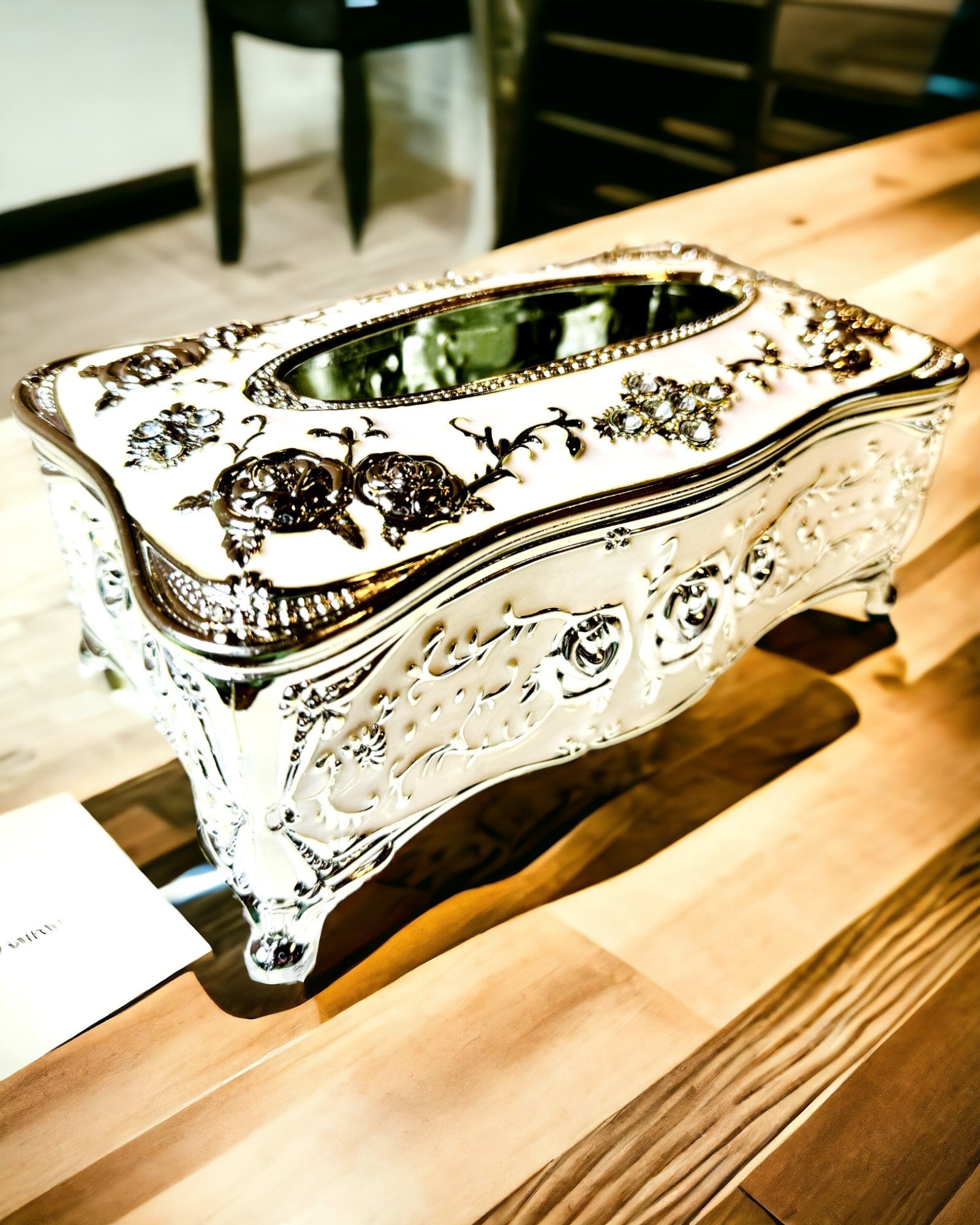 Caixa de Lenços com Padrão Relevado de Rosa - Acessório Elegante para Interiores, branco