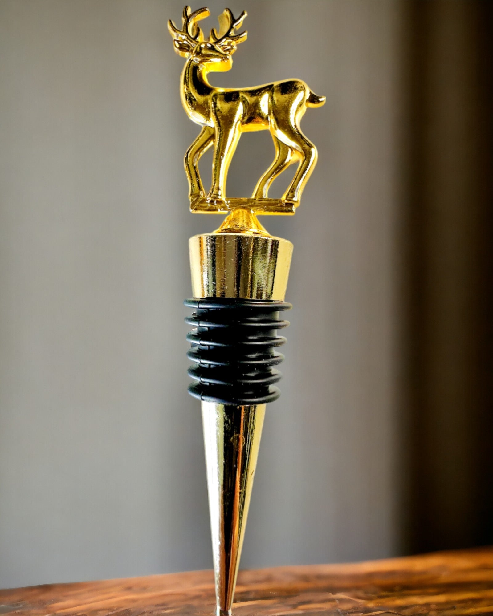 Rolha de Vinho Metálica Exclusiva com Veado - Elegante e Funcional, possibilidade de personalização com gravação