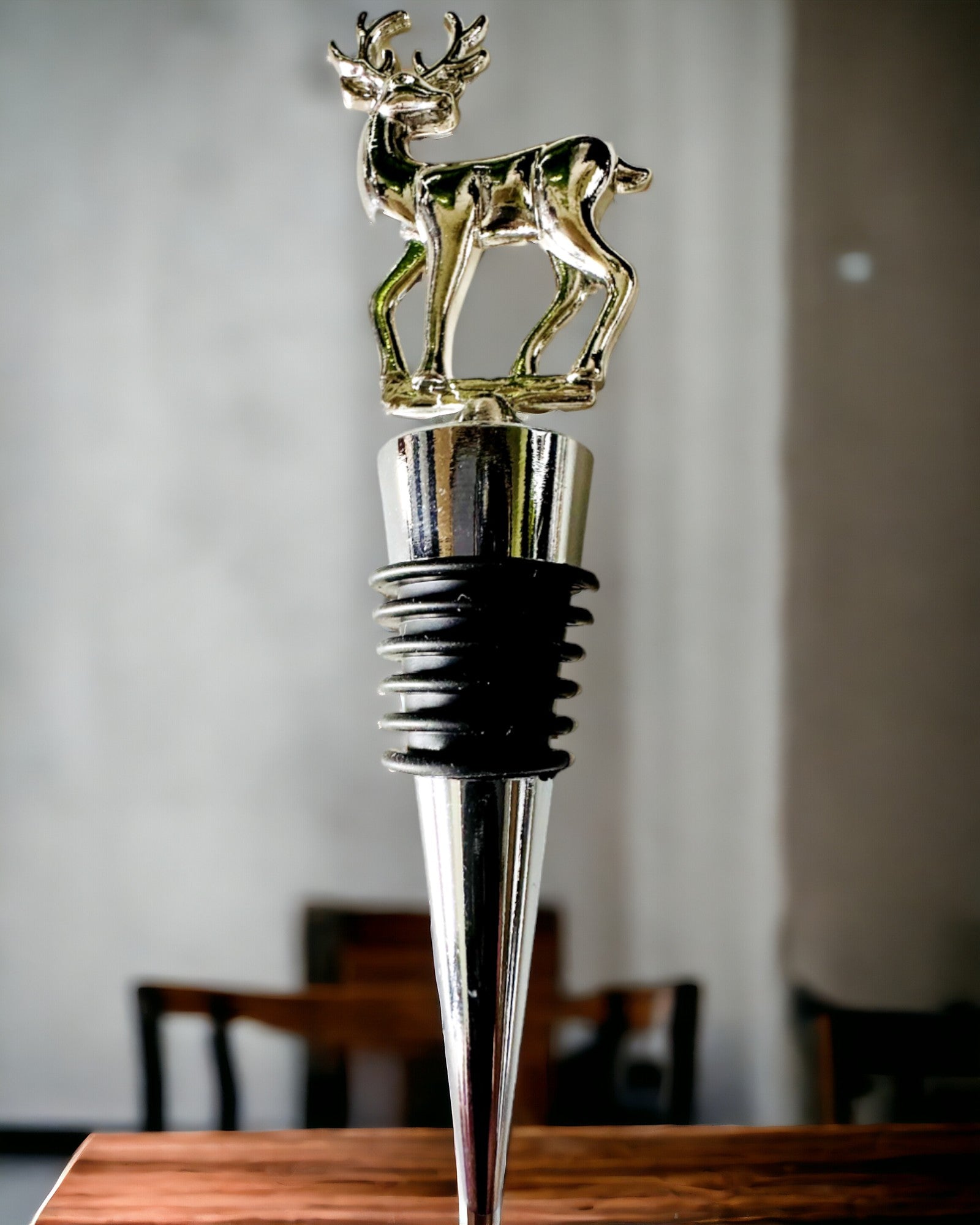 Rolha de Vinho Metálica Exclusiva com Veado - Elegante e Funcional, possibilidade de personalização com gravação