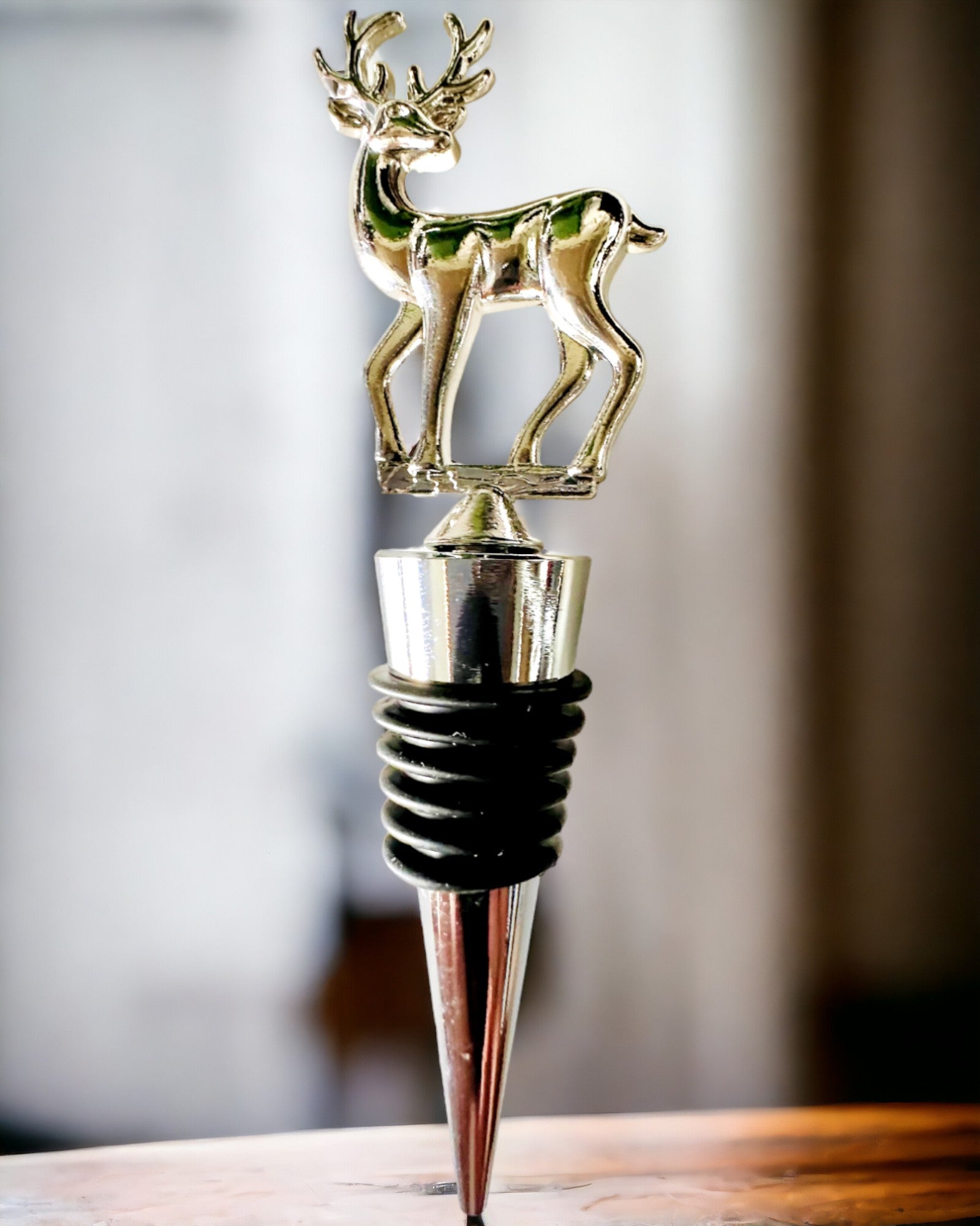 Rolha de Vinho Metálica Exclusiva com Veado - Elegante e Funcional, possibilidade de personalização com gravação