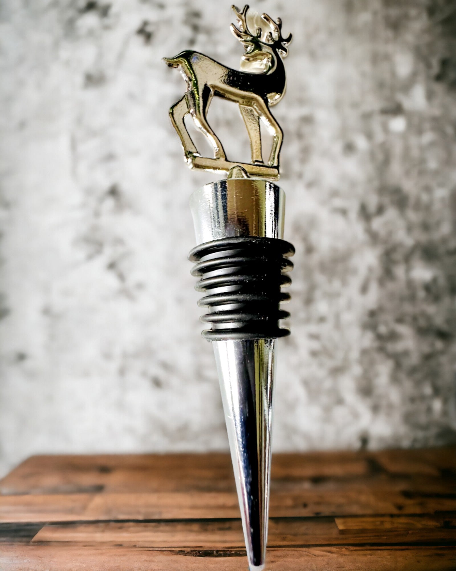 Rolha de Vinho Metálica Exclusiva com Veado - Elegante e Funcional, possibilidade de personalização com gravação