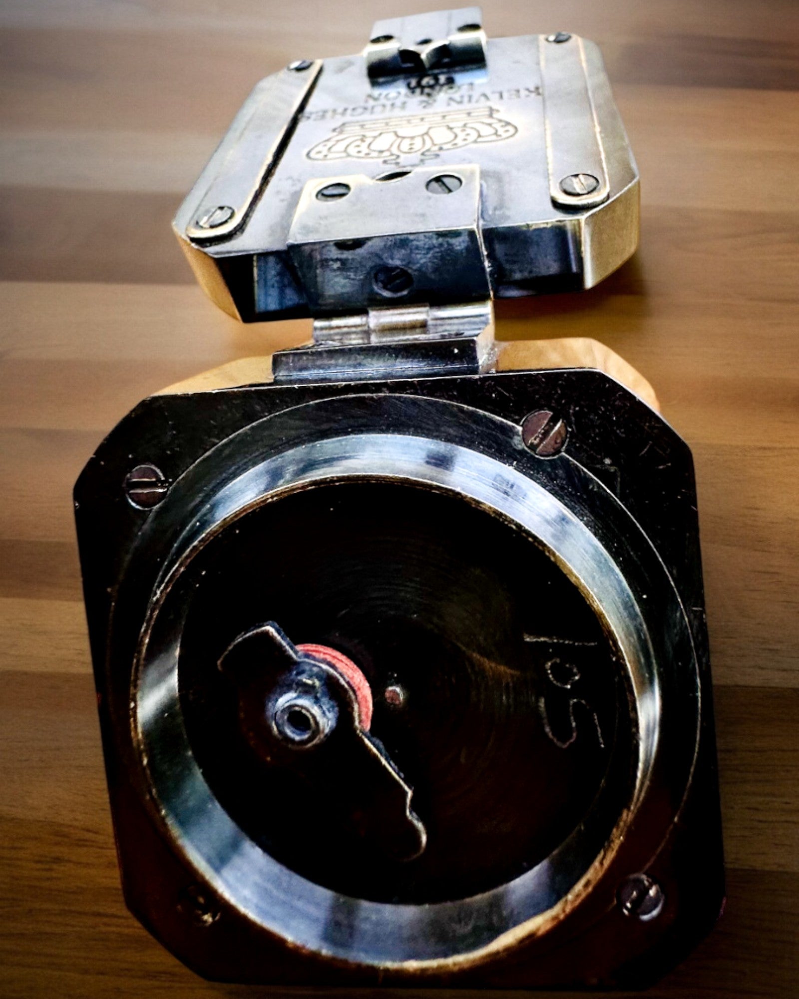 Compasso sólido e premium Capitão "Navigator" - com opção de personalização por gravação