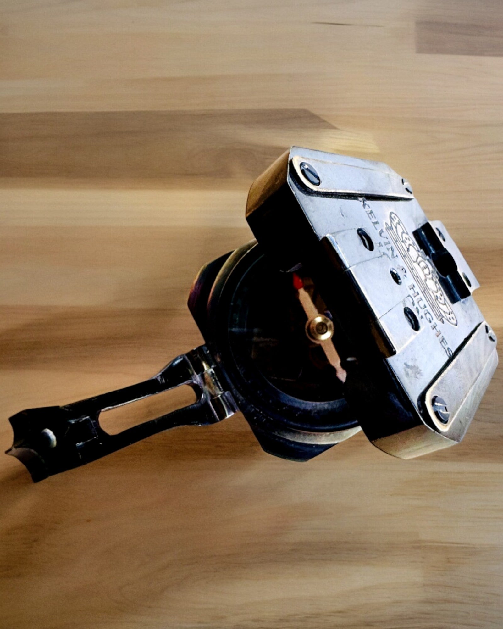 Compasso sólido e premium Capitão "Navigator" - com opção de personalização por gravação