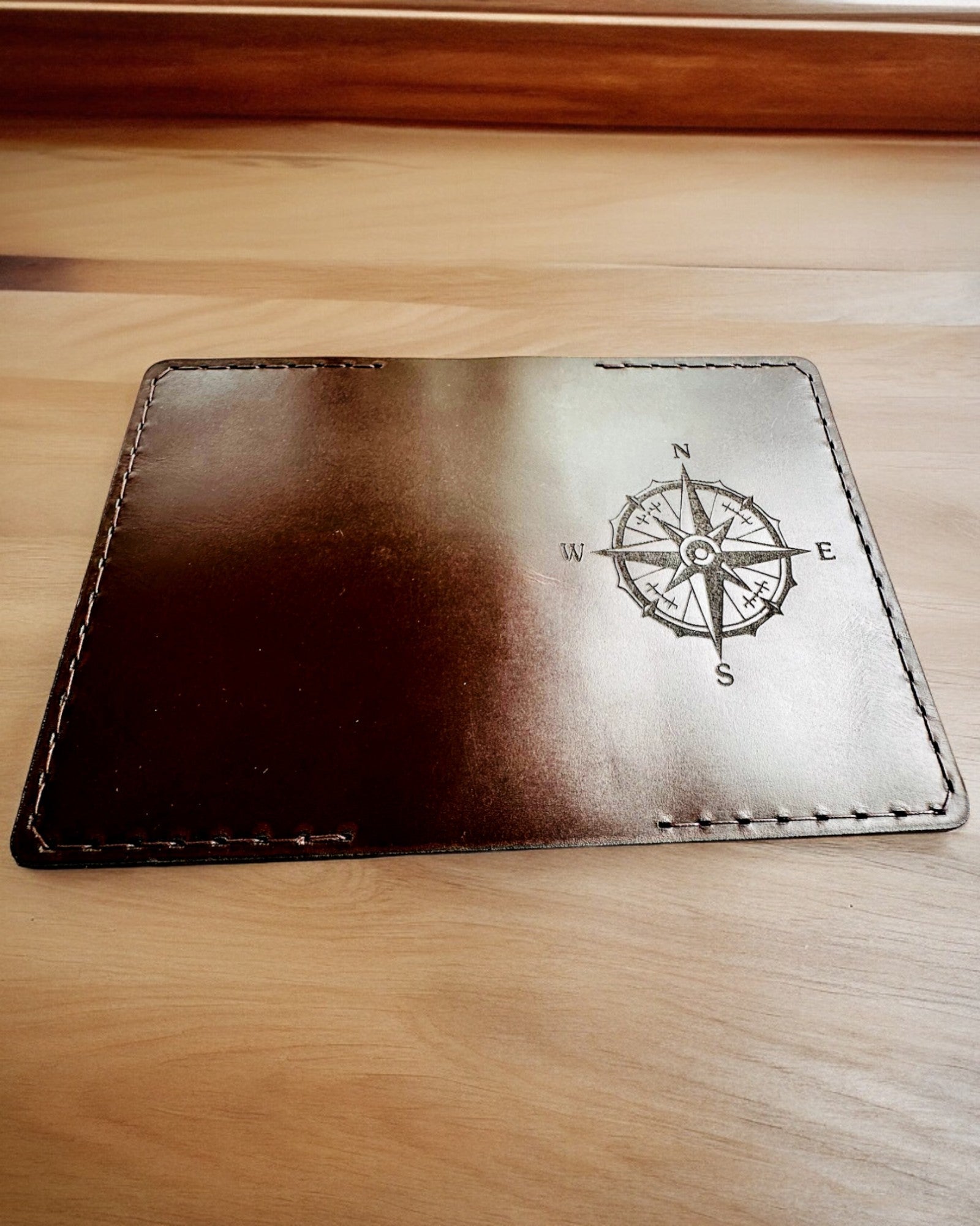 Estojo "Viajante" - Embalagem de Couro para Passaporte, personalização com gravação - 2 variantes de cor