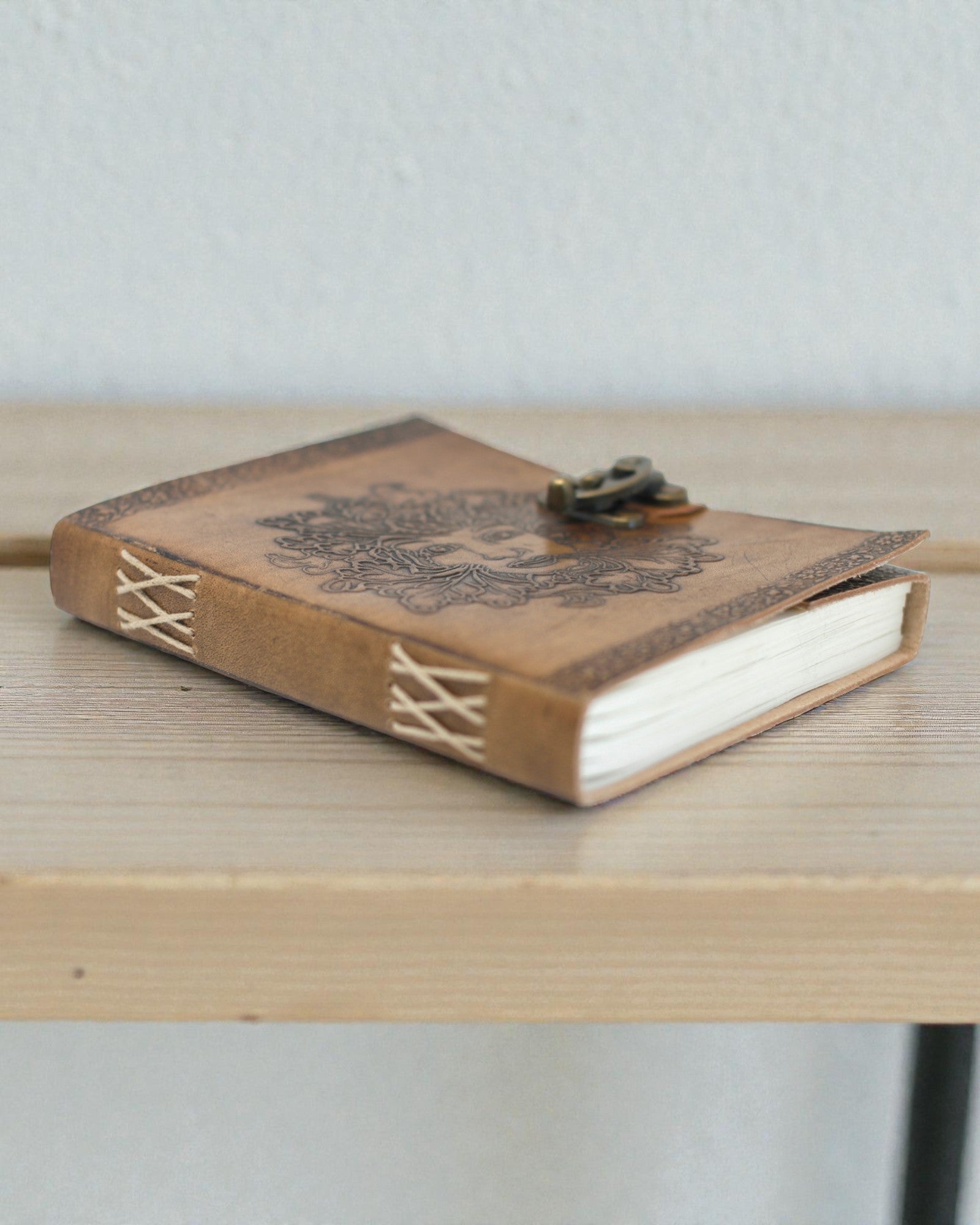 Sylva Spirit – Caderno de Couro Greenman com Fecho Metálico