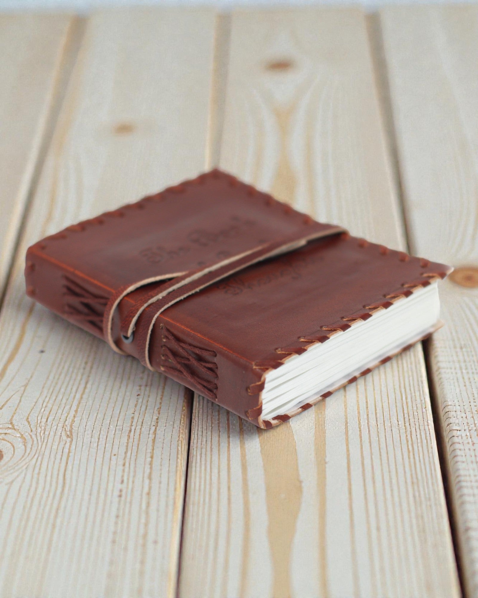 Liber Mentis – Caderno de Notas em Couro Livro de Pensamentos com Correia Envolvente