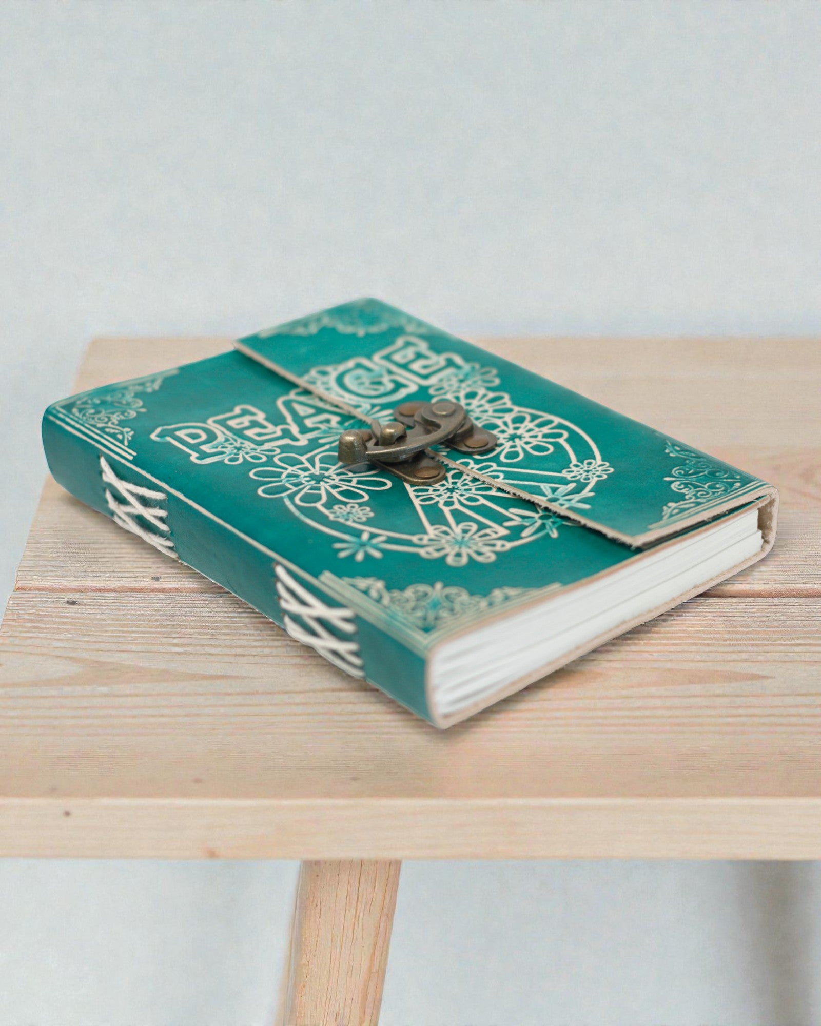 Caderno de notas em couro Green Peace com fecho (18x13 cm)