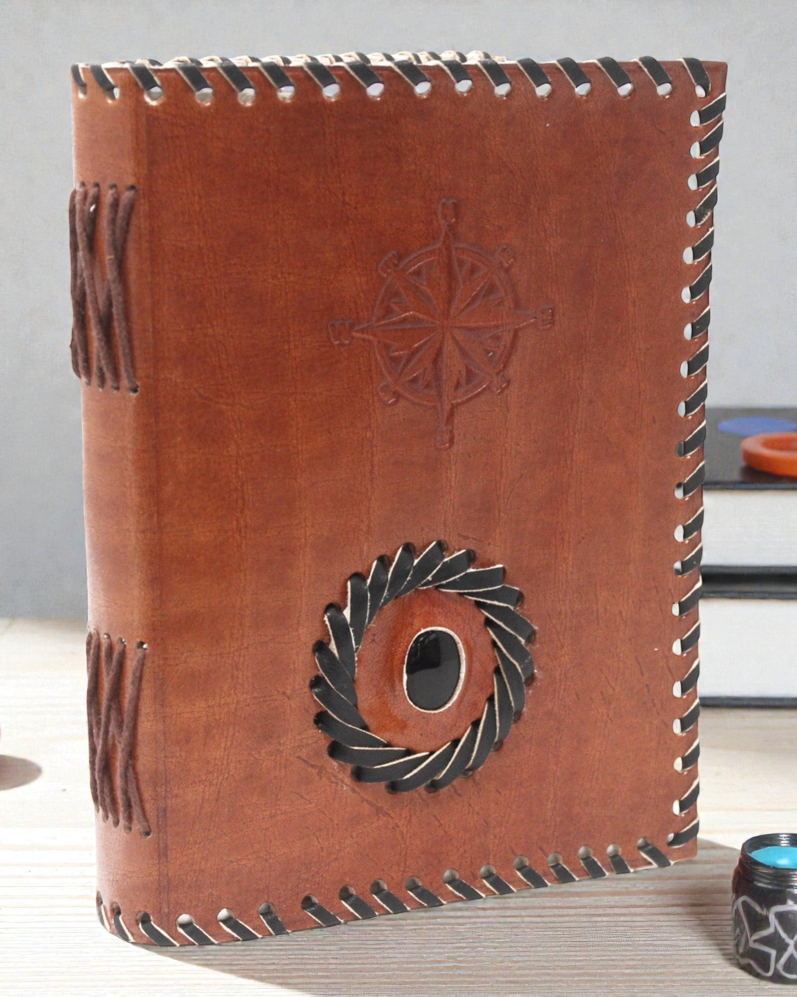 Caderno em pele Ônix Preto & Compas 17x12 cm