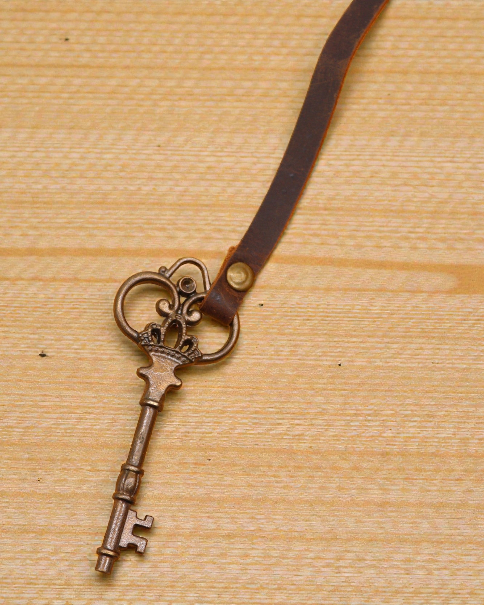 Caderno de Couro Oleado com Chave dos Segredos – Vintage Journal 13 × 18 cm