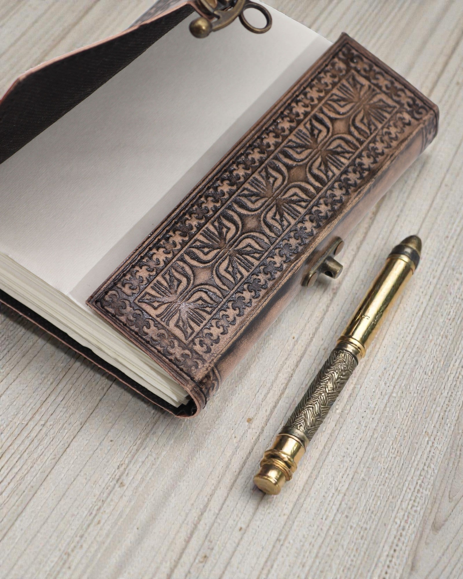 Caderno de Notas em Couro Lotos Mandala Serenity – Diário Esotérico 17,5 × 12,5 cm