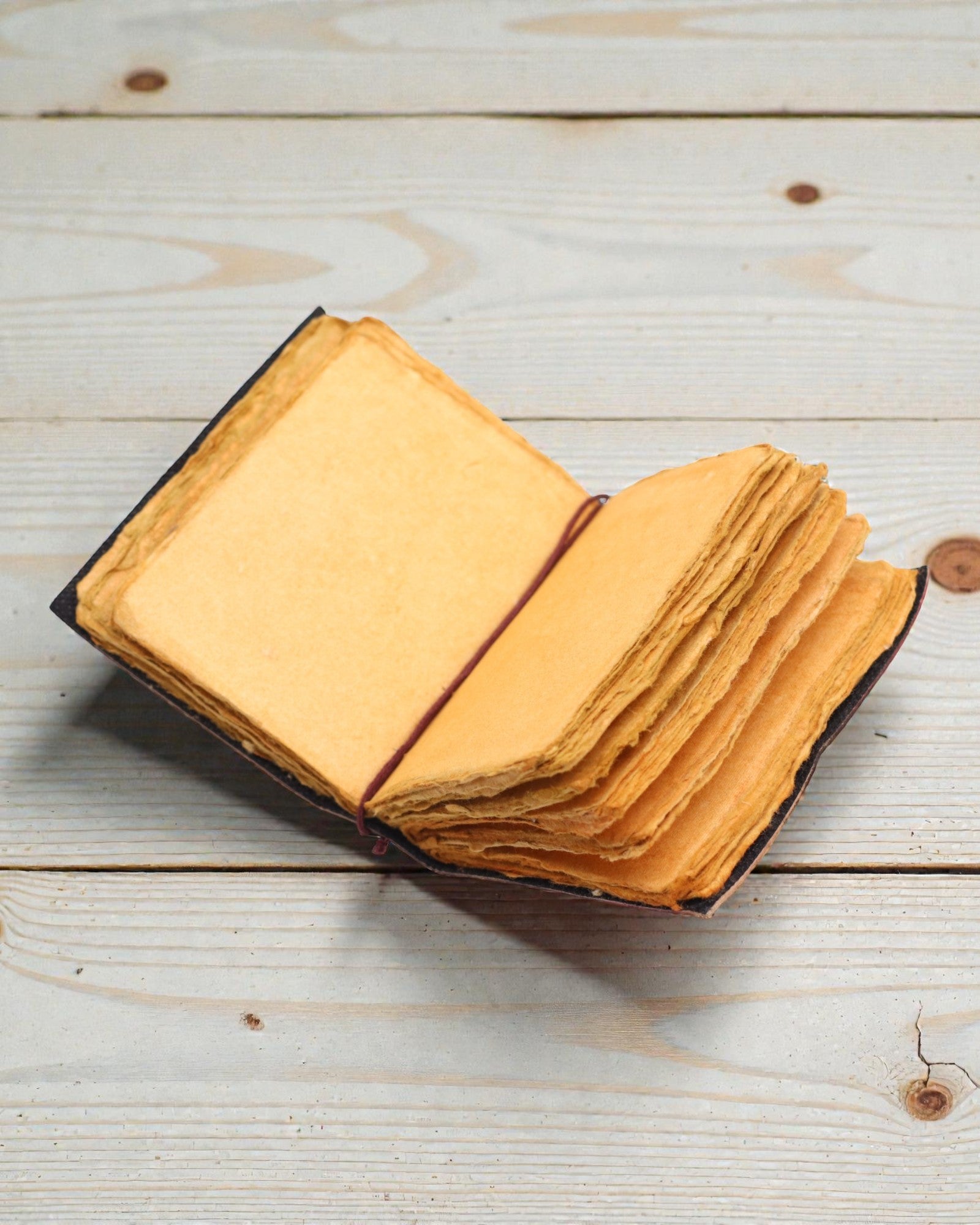 Caderno de couro grosso com borda irregular – Nem todos os dias podem ser bons (12.7 × 8.9 cm)