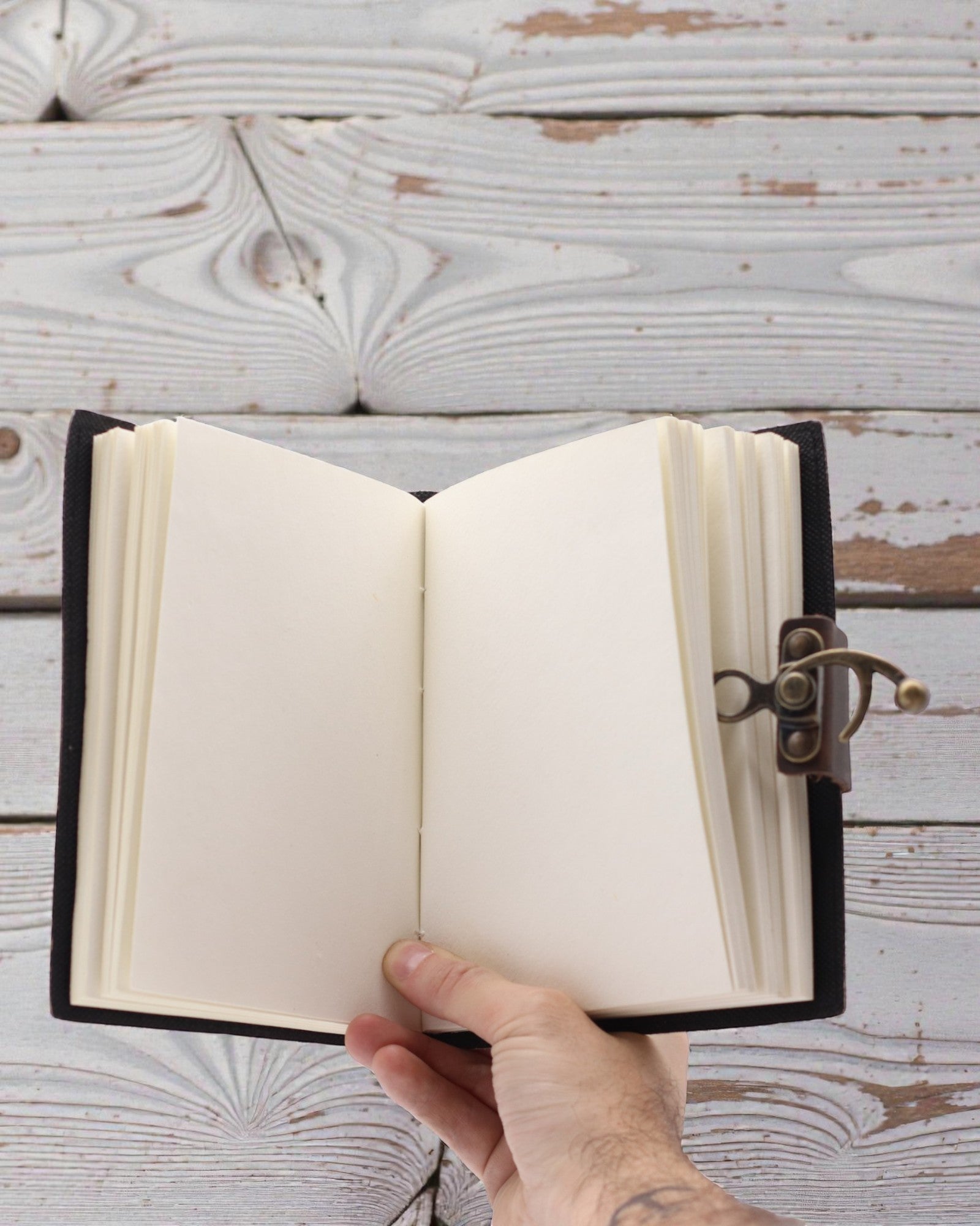 Caderno de Notas Motivacional em Couro Never Give Up On Your Dreams – 17,8 × 12,7 cm