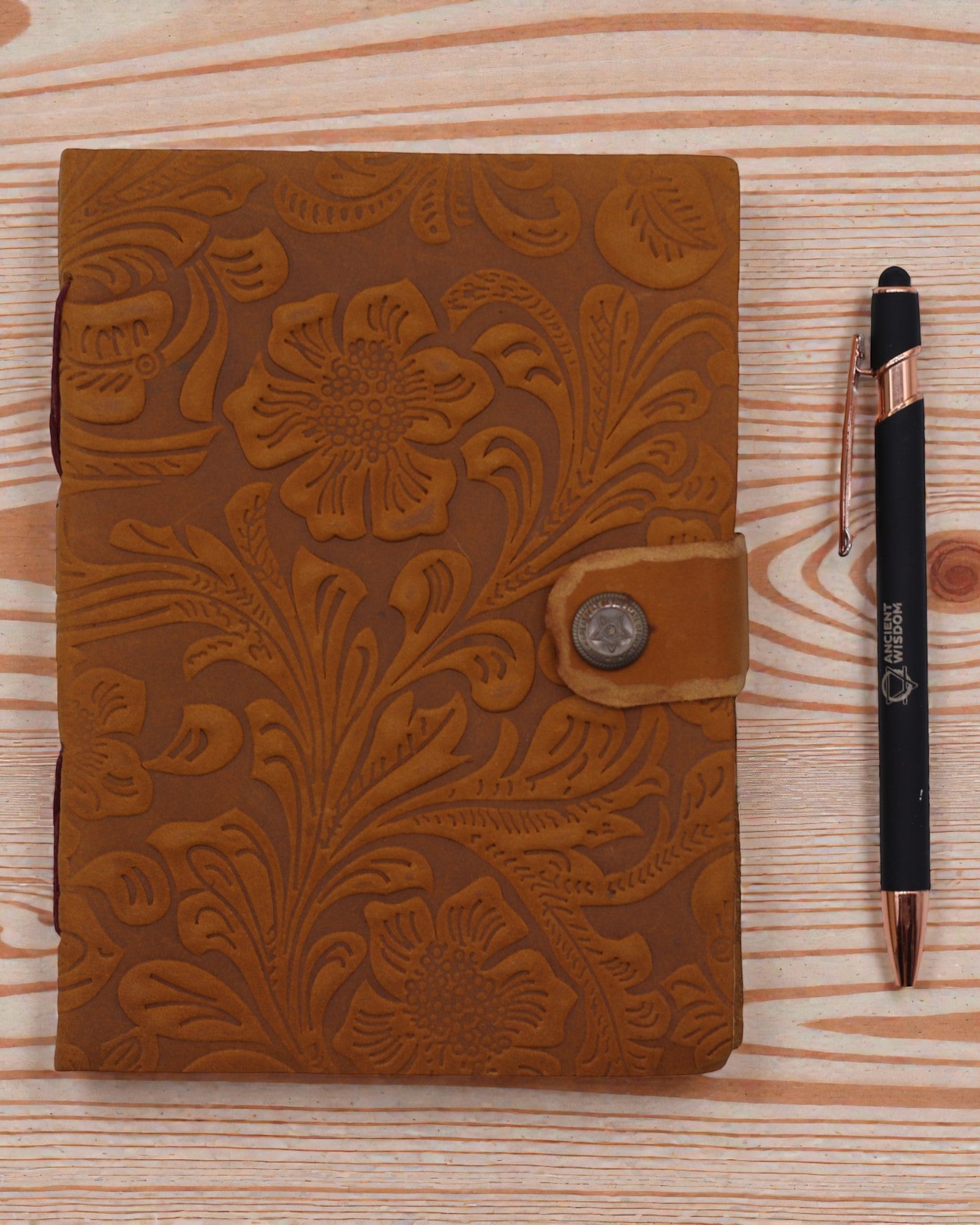 Caderno de couro em relevo – Padrão floral castanho-claro – 17.8×12.7 cm