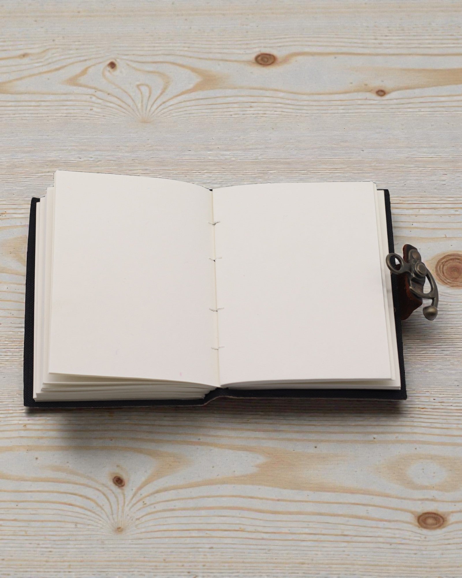 Caderno em Pele com Estampado – Stop Doomscrolling (17,8 × 12,7 cm)