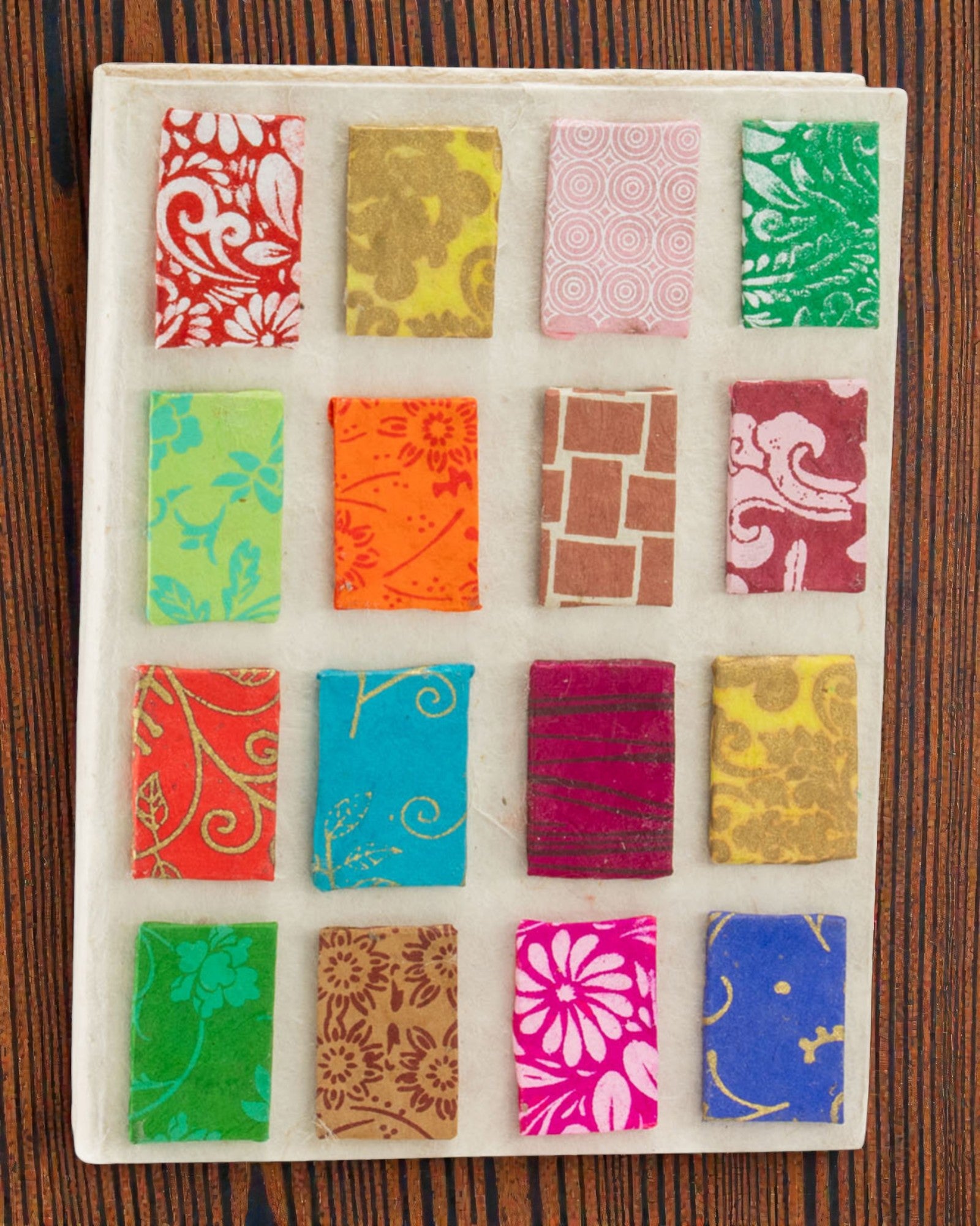 Harmonia de Azulejos Coloridos – caderno de notas médio Lokta com motivo de mini azulejos 15 × 12 cm, 45 folhas