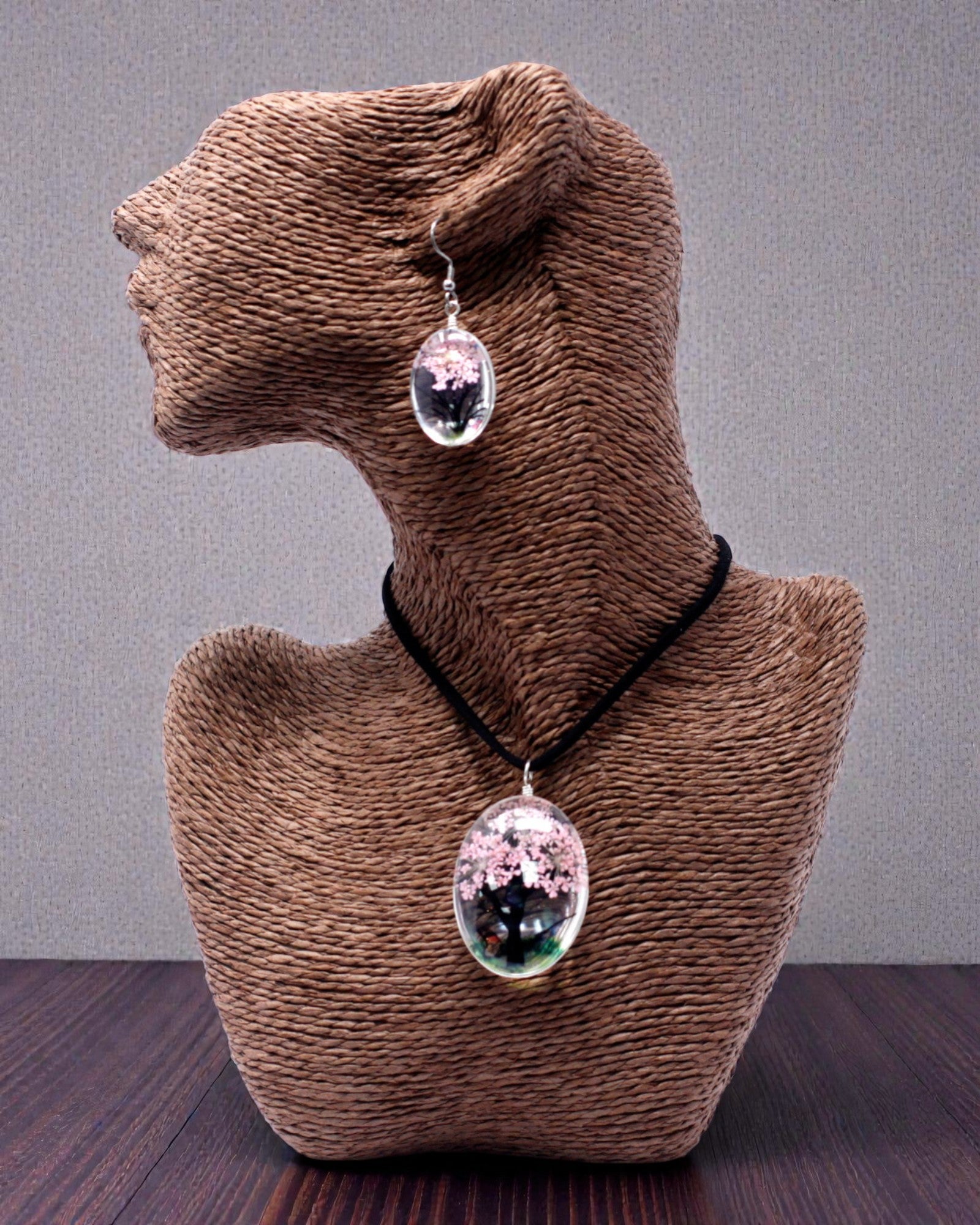 Jardim Rosado – Conjunto de Joias com Flores Secas Árvore da Vida