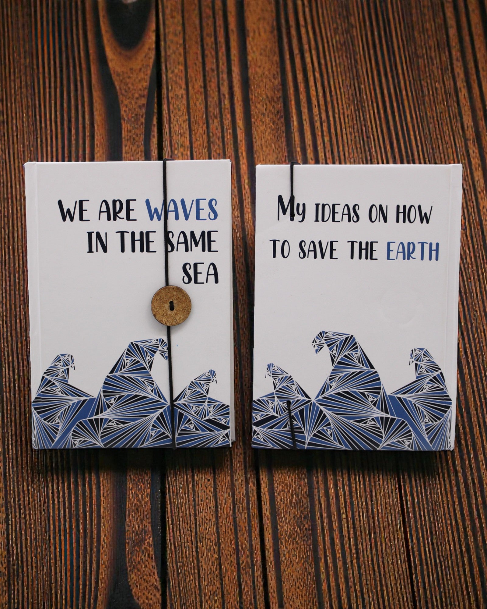 Waves Together – pequeno caderno de notas com tira e botão de coco 18 × 12,5 cm, 200 páginas