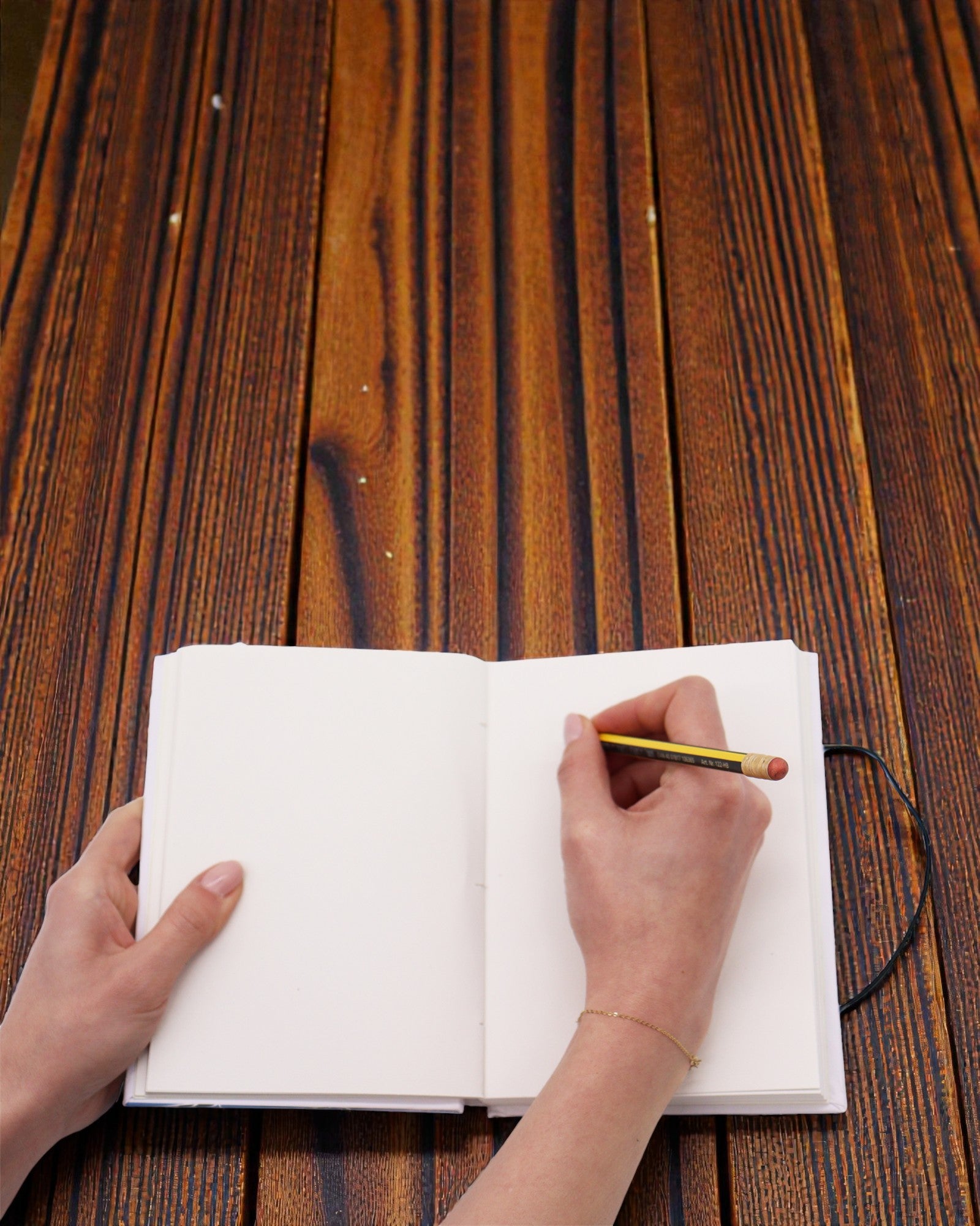 Waves Together – pequeno caderno de notas com tira e botão de coco 18 × 12,5 cm, 200 páginas