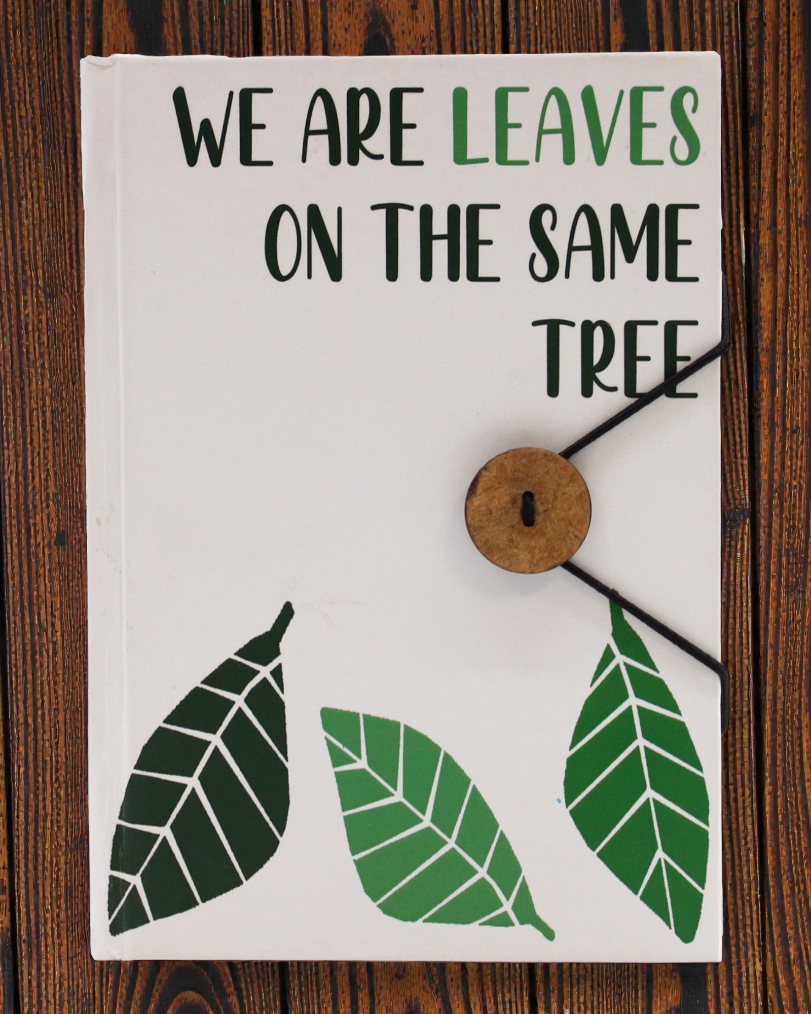 Leaves Together – pequeno caderno de notas com tira e botão de coco 18 × 12,5 cm, 200 páginas
