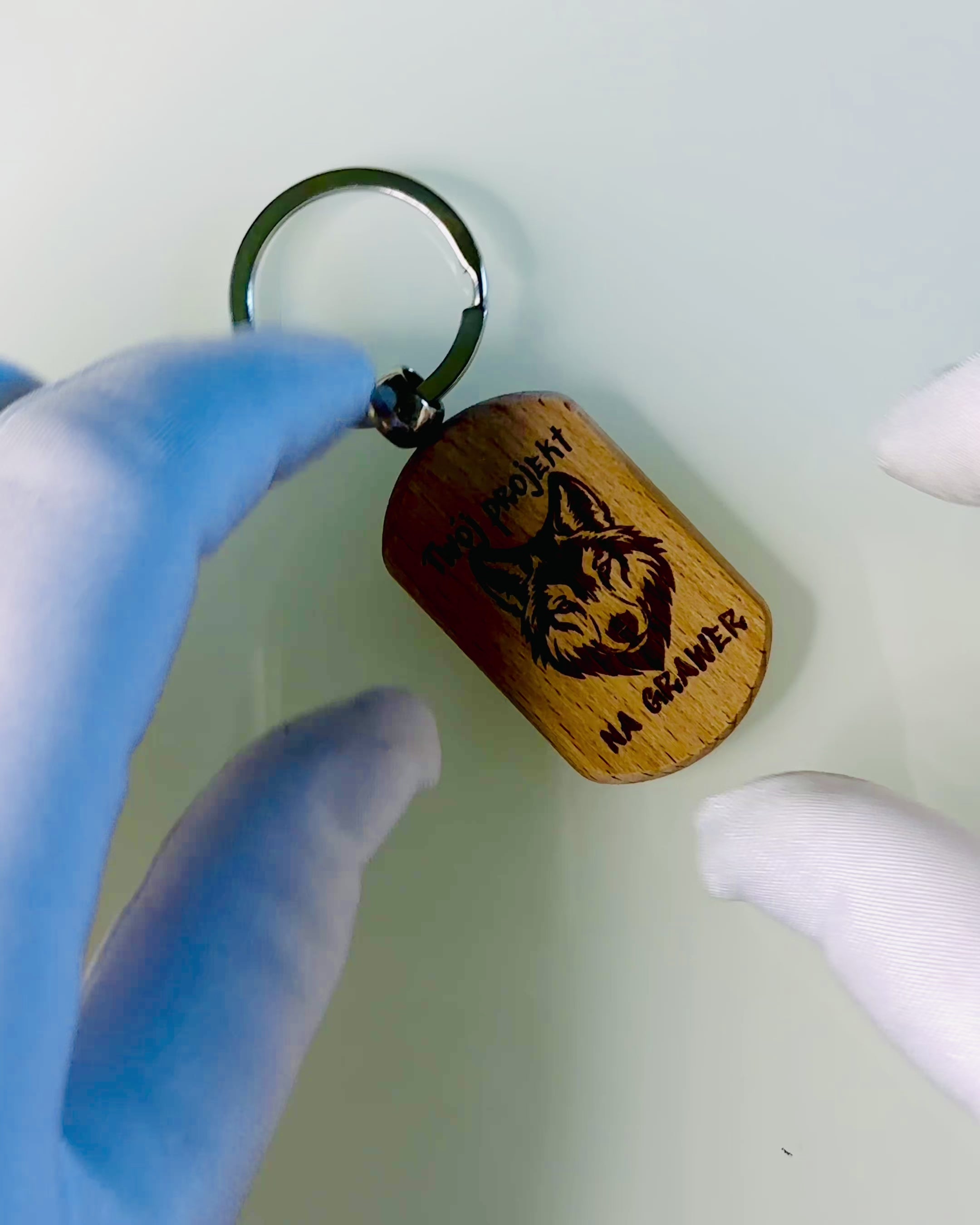 Elegante Porta-chaves de Madeira com Possibilidade de Personalização com Gravação – Ideal para Presente