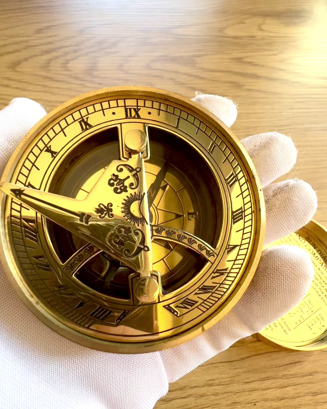Bússola Solar Voyager 7 cm – relógio de sol em latão com bússola, personalização com gravação para presente