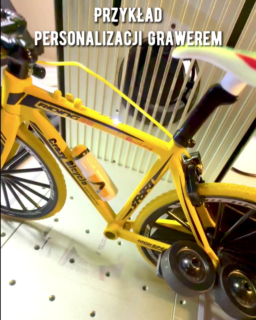 Modelo Miniatura de Metal Bicicleta Vermelha "SpeedMaster" personalização com gravação para presente, 2 variantes de cor