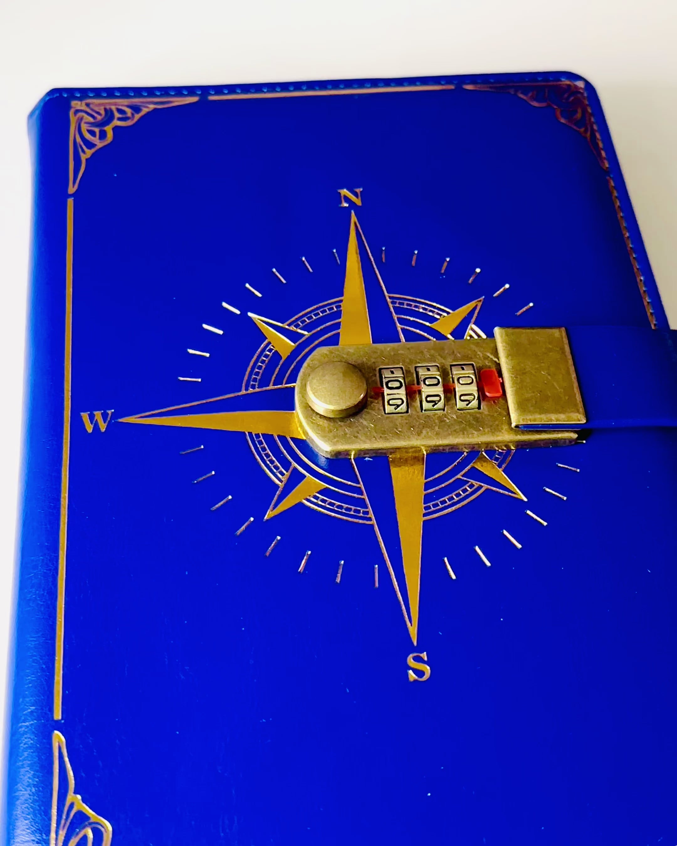 Notatnik Premium com Fecho de Código A5 - Estilo Vintage com Bússola, Design Japonês, Artigos de Papelaria para Estudantes e Negócios. Personalização com gravação