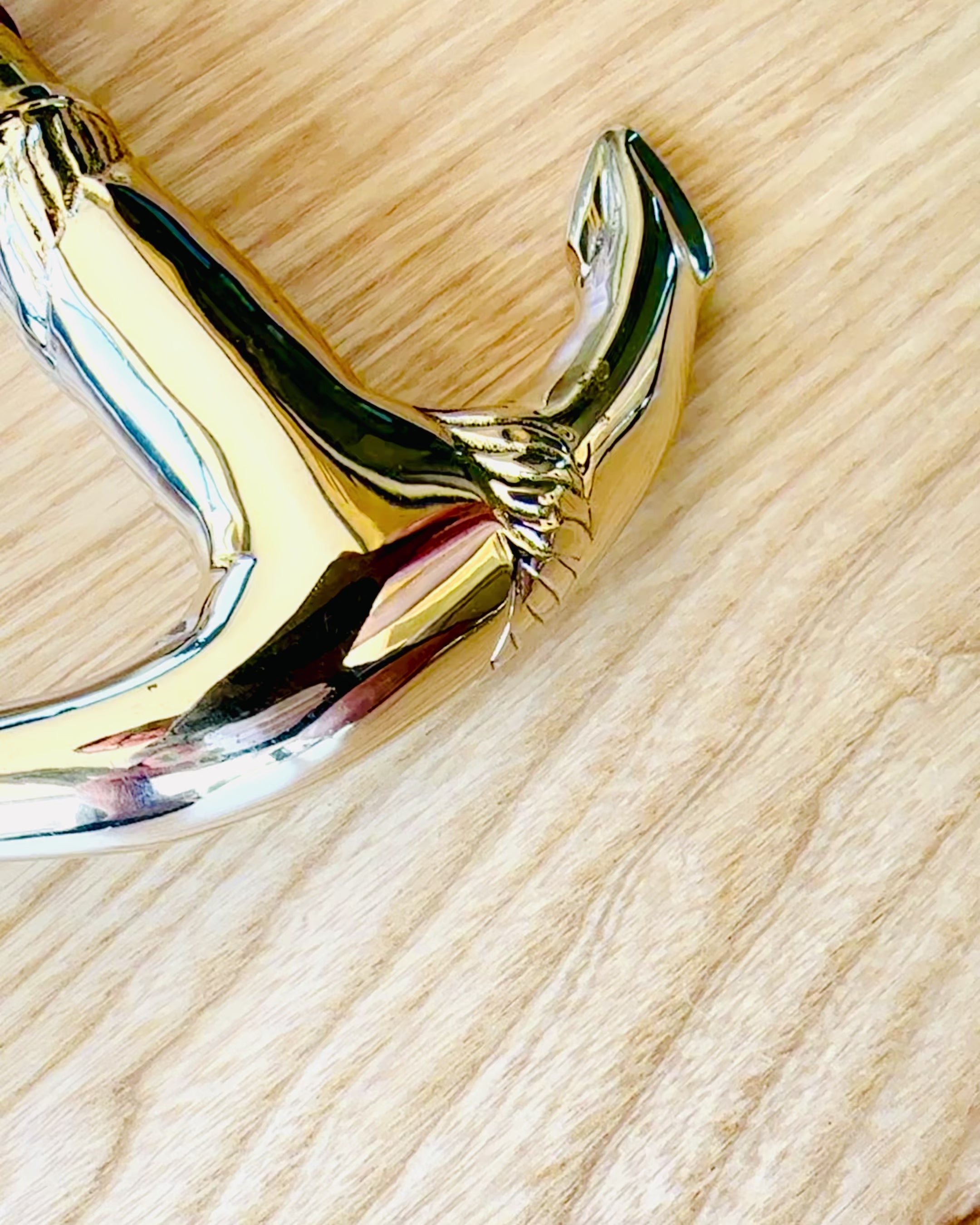 Bengala de Viagem Esculpida à Mão, para caminhar "Viajante Real" em castanho com adornos dourados