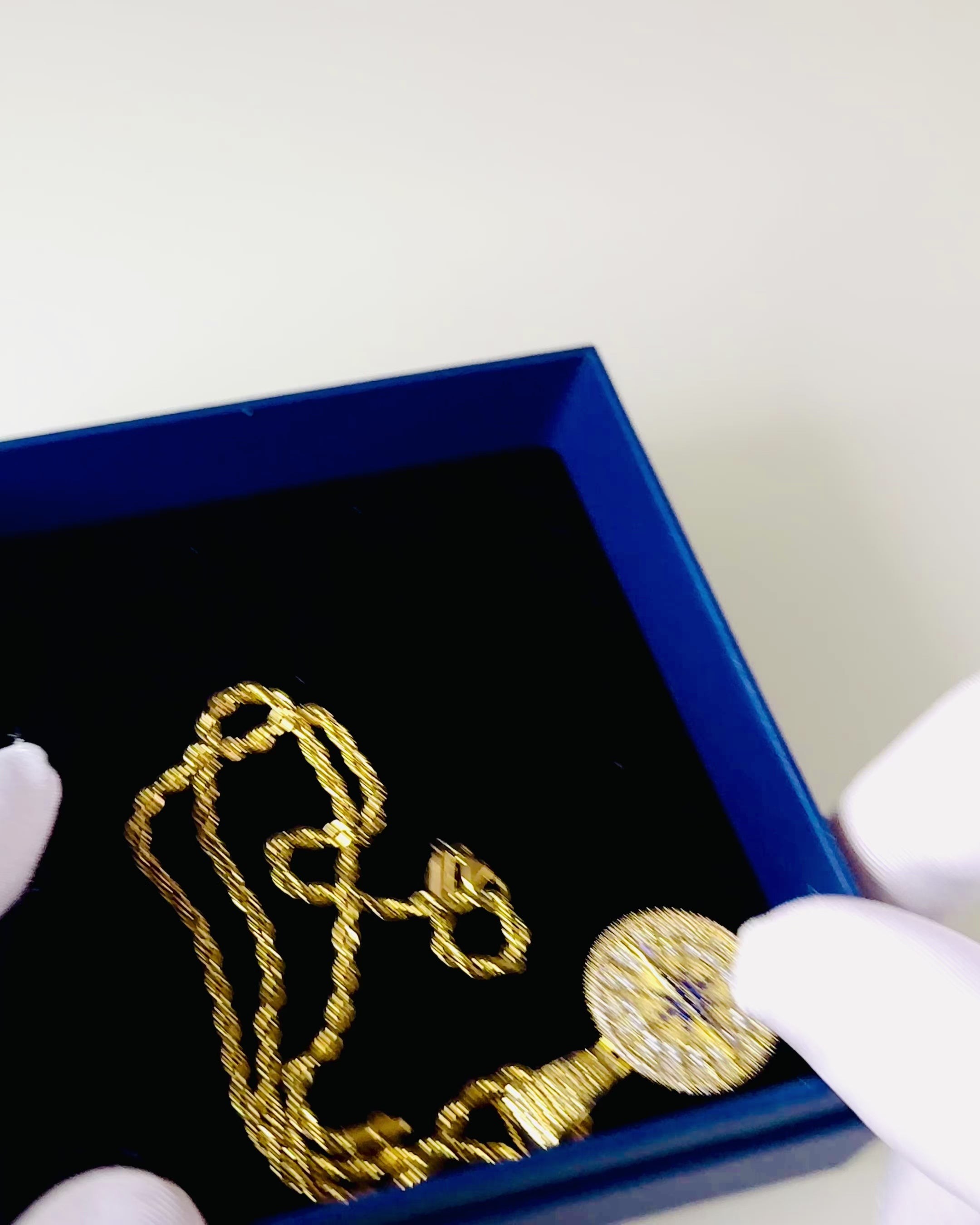 Colar com Pendente de Bússola em Estilo Glamour com Zircónias para Mulheres e Homens - 2 variantes à escolha, personalização com gravação para presente