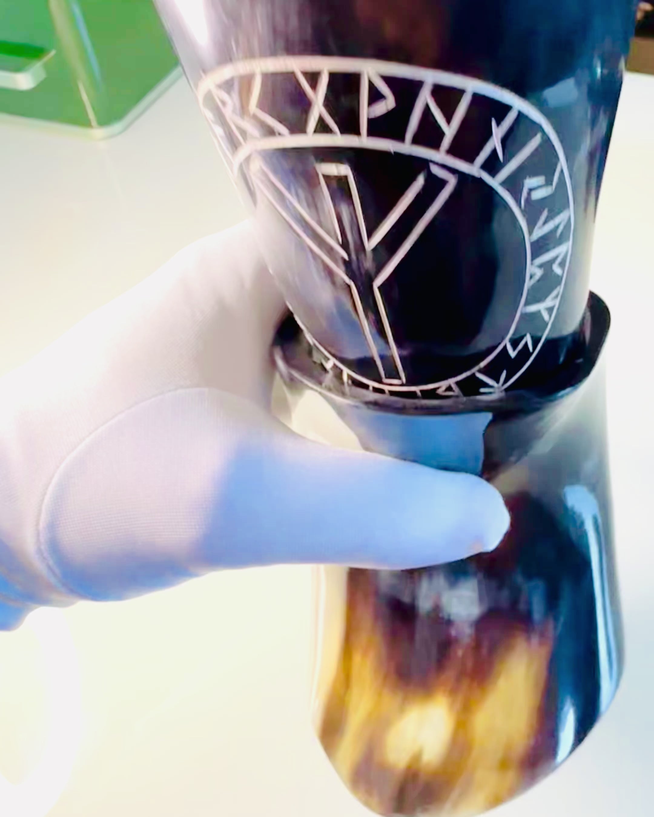 Caneca de Chifre "Viking Valor" - Gravada à Mão, Qualidade Premium - 4 variantes à escolha