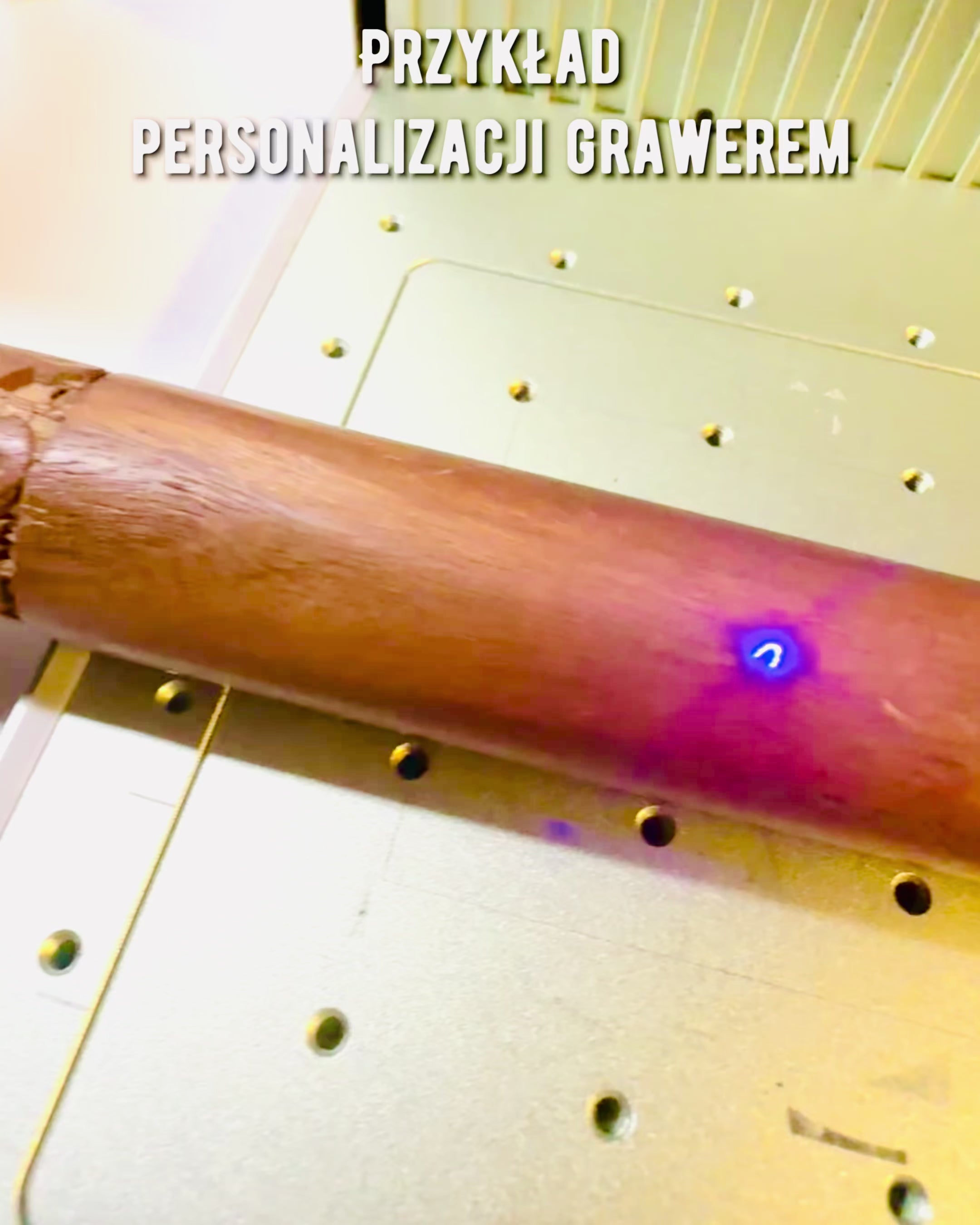 Bengala de Passeio 'Wolf' - Madeira de Manga Indiana com Possibilidade de Gravação, castanho com padrão esculpido