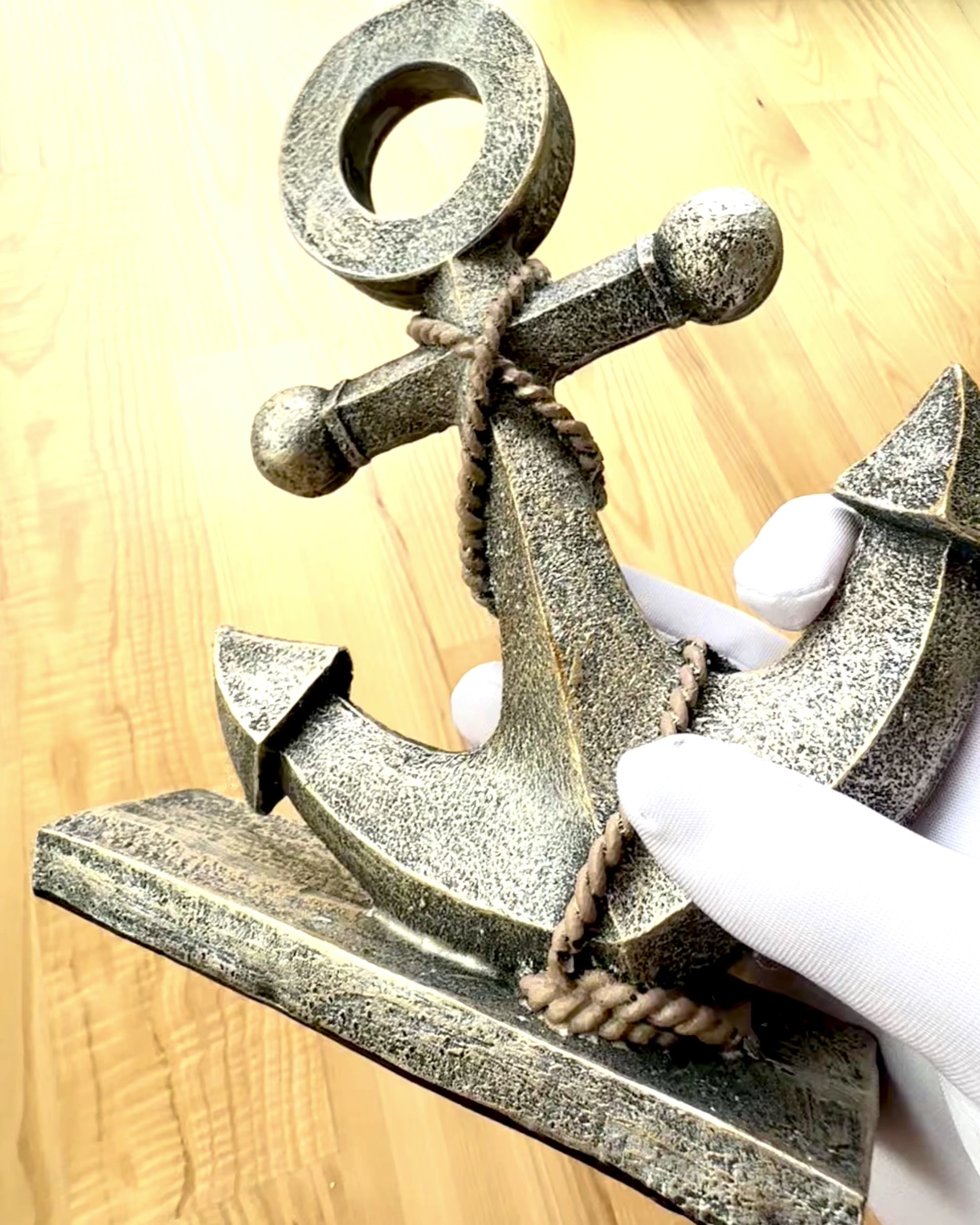 Escultura Rústica de Âncora em Resina - "Lenda do Mar", personalização da âncora com gravação