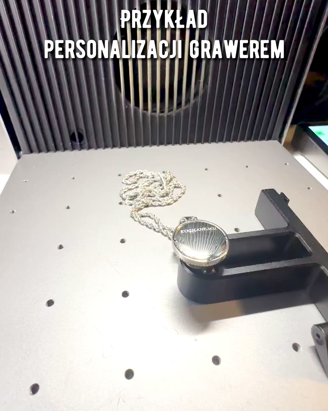Colar com Pendente de Bússola em Estilo Glamour com Zircónias para Mulheres e Homens - 2 variantes à escolha, personalização com gravação para presente