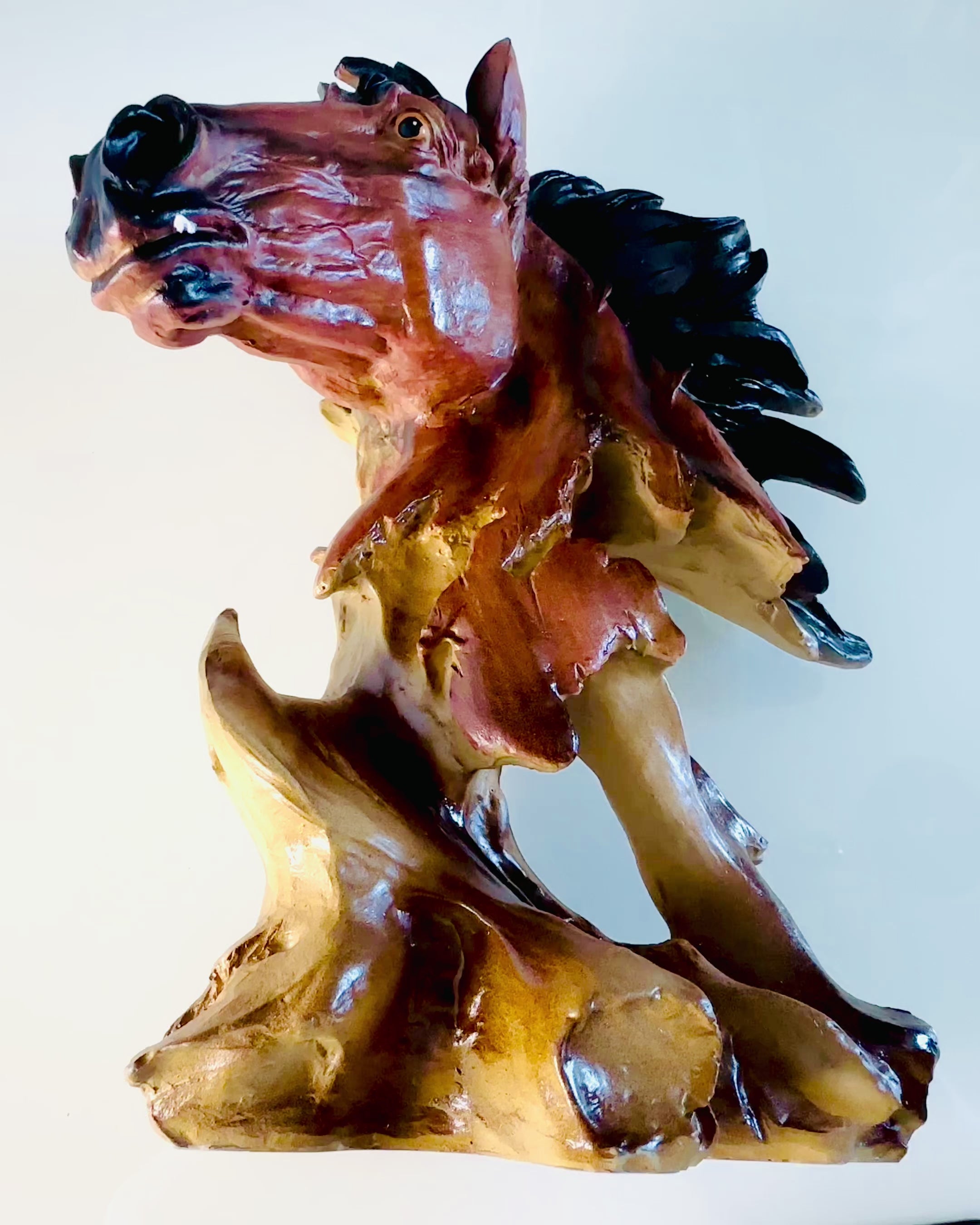 Escultura de Cavalo em Resina em Estilo Abstrato
