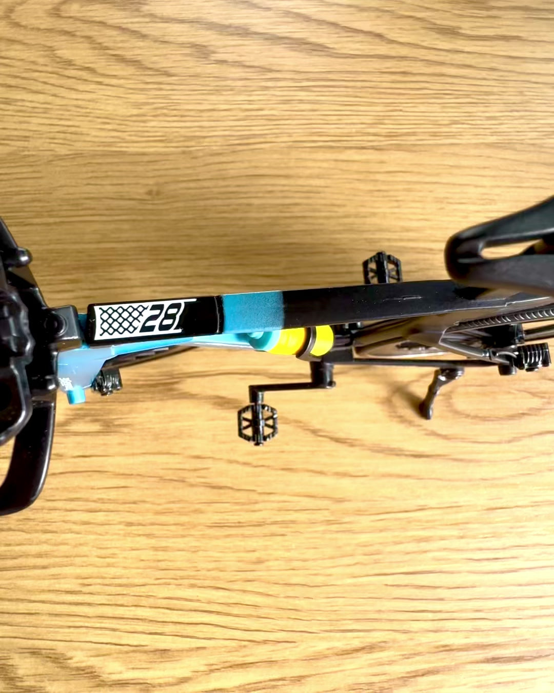 Miniatura de Modelo de Bicicleta de Triatlo "SpeedStorm 1.2" personalização com gravação para presente