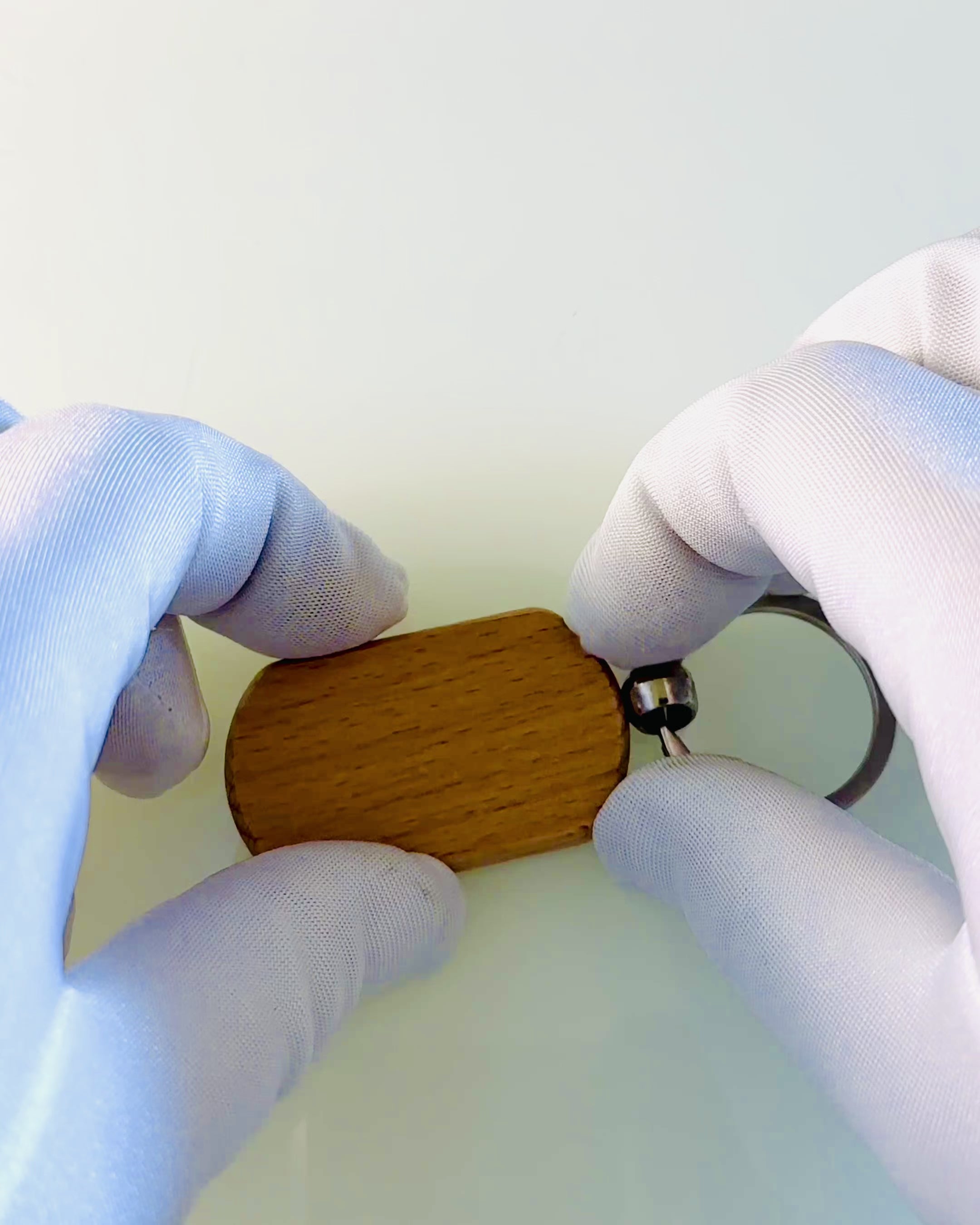 Elegante Porta-chaves de Madeira com Possibilidade de Personalização com Gravação – Ideal para Presente