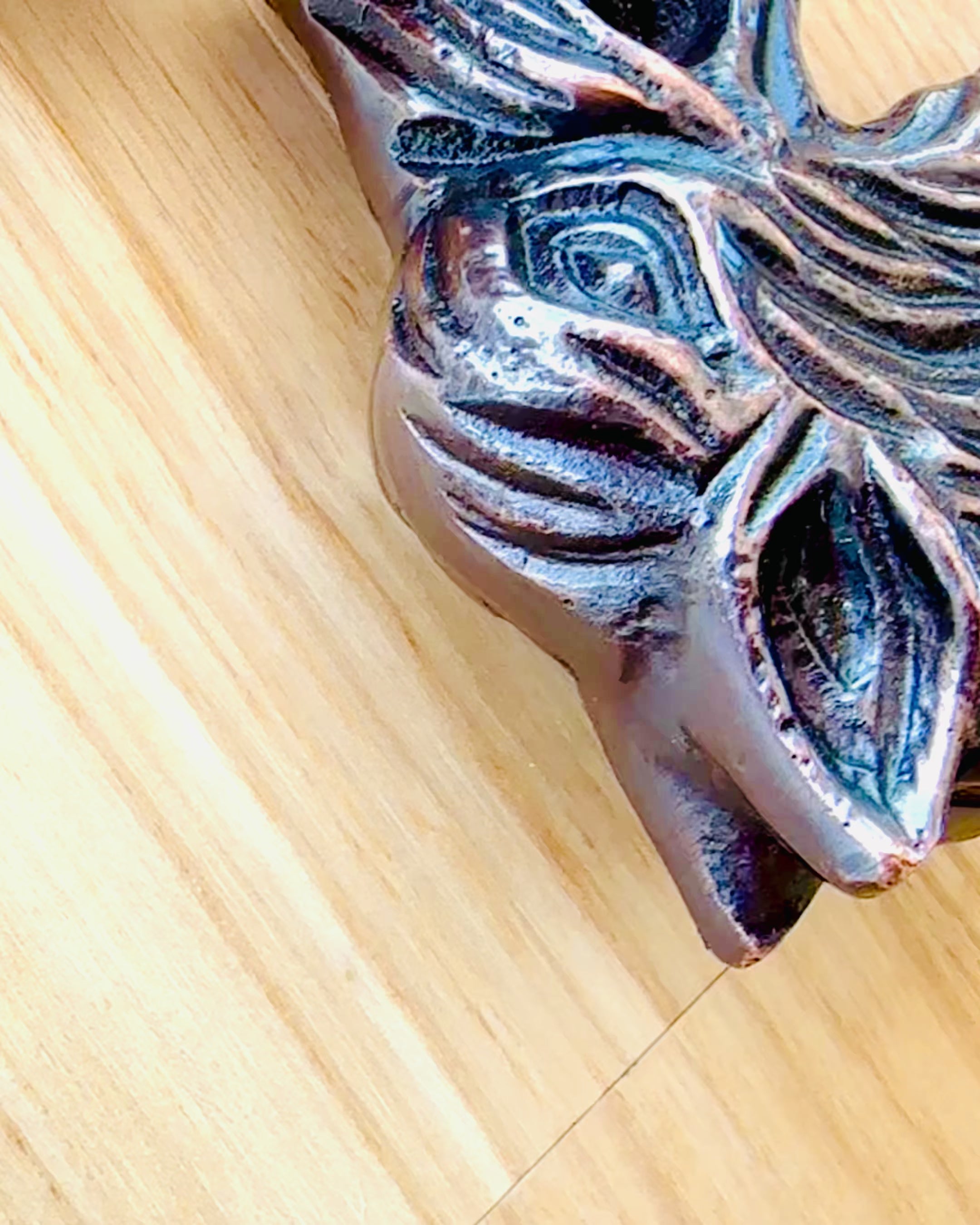 Laska Spacerowa Wolf - Madeira de Manga Indiana com Possibilidade de Gravação, castanho com adornos dourados